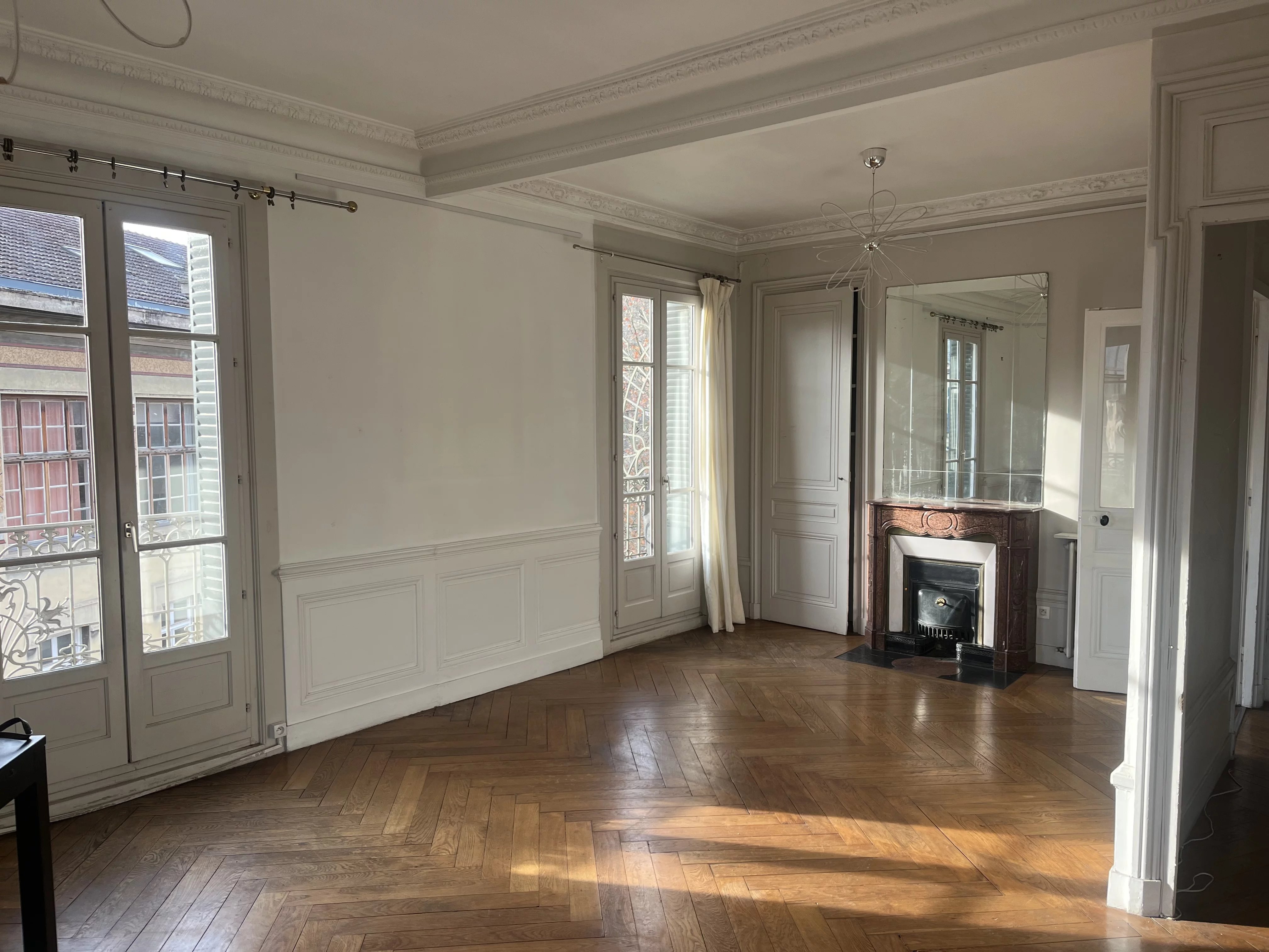 Lyon 1er  Bel appartement T5 lumineux avec balcon filant et vues dégagées — photo 11