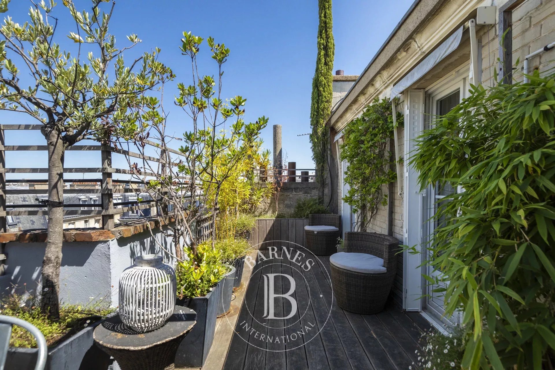 Neuilly - Argenson - Top floor - 4-5 bedroom apartment - Period charm