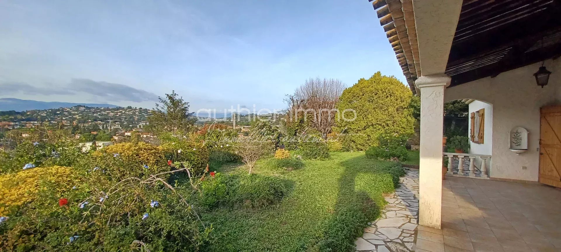 06250 MOUGINS VILLA