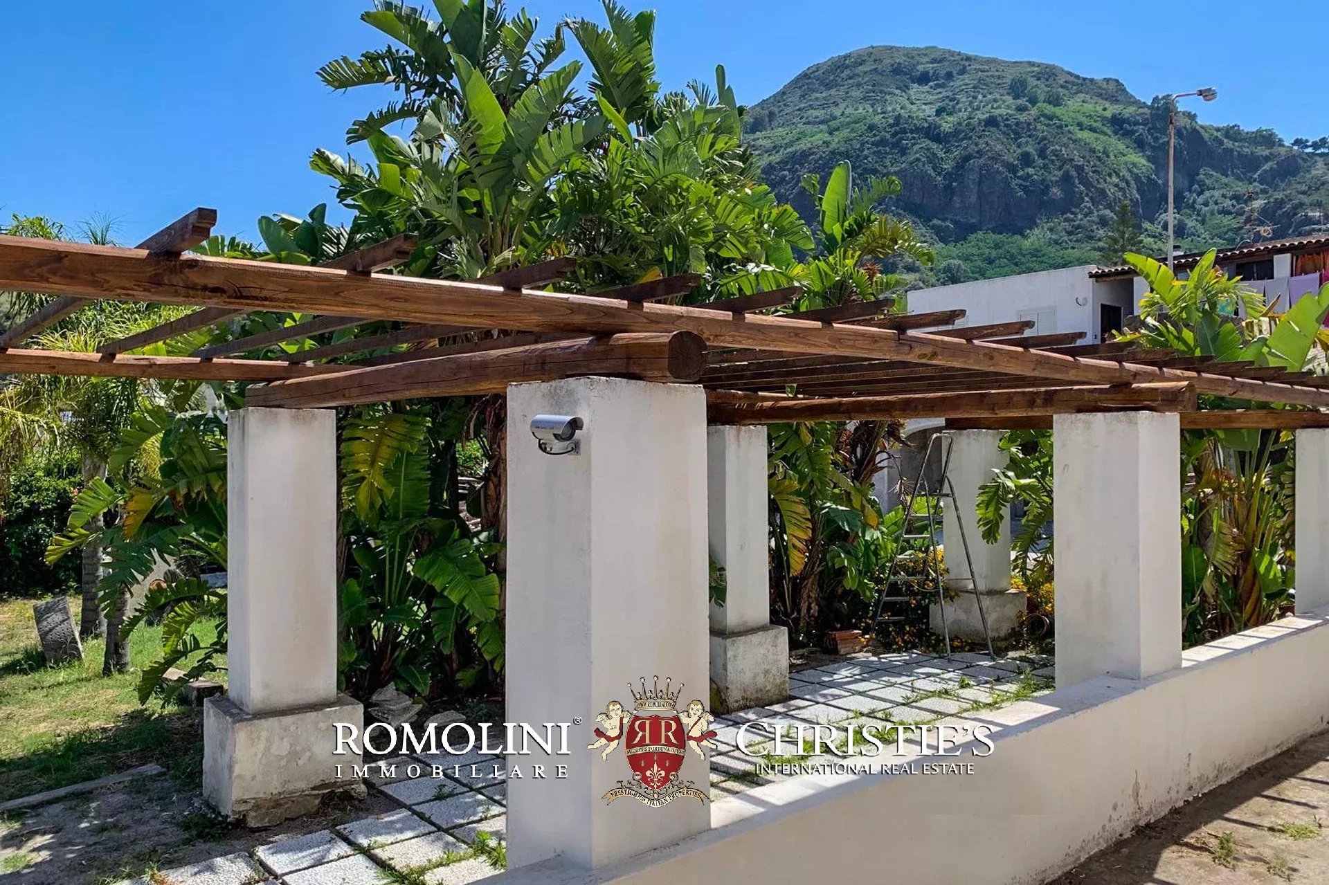 4 Bedroom Villa/Townhouse's Image 3