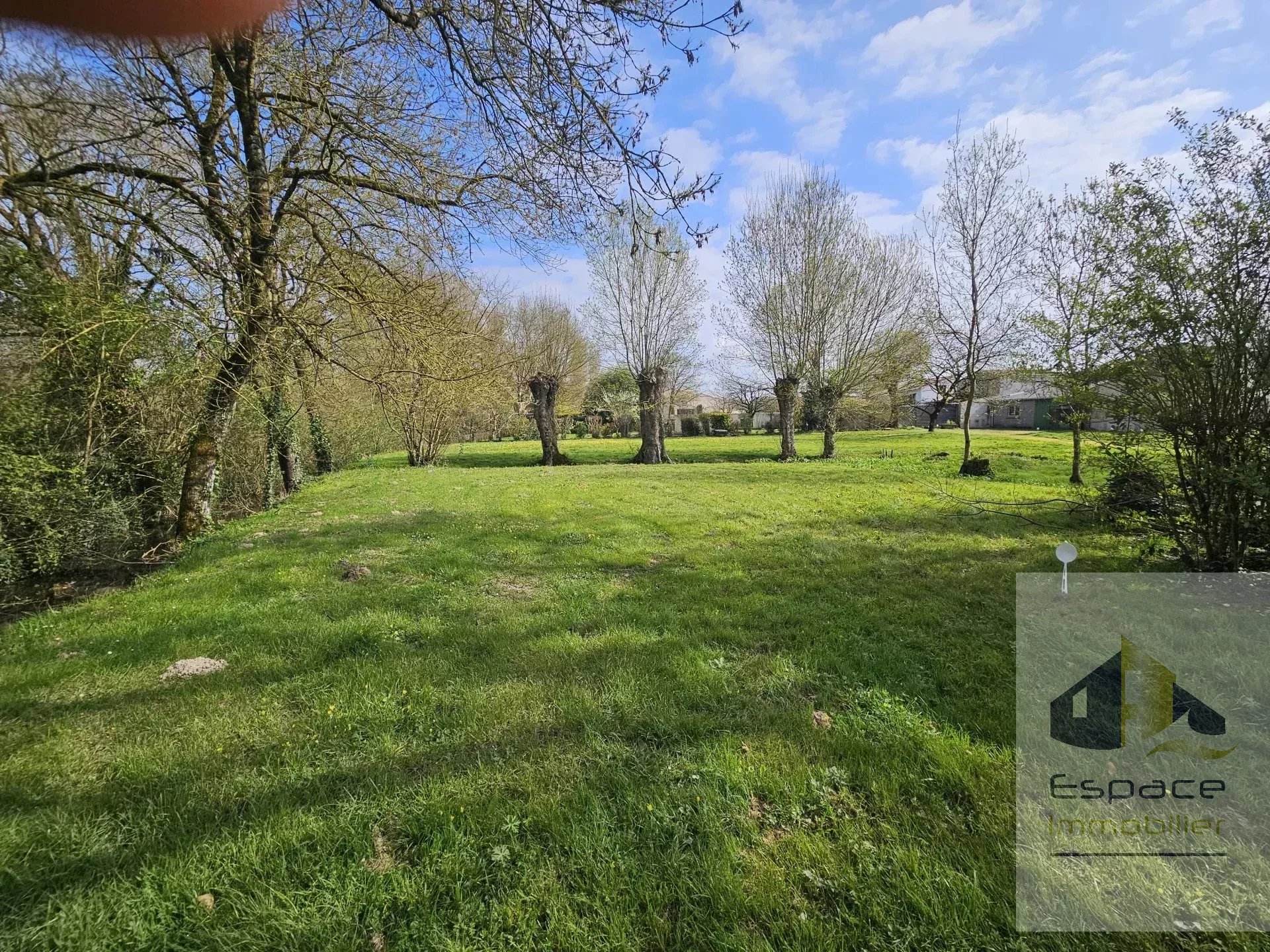 Terrain constructible viabilisé à Saint Christophe - Photo 2