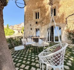 Provençal lifestyle at the doorstep of the village of Fayence — photo 1 of 7