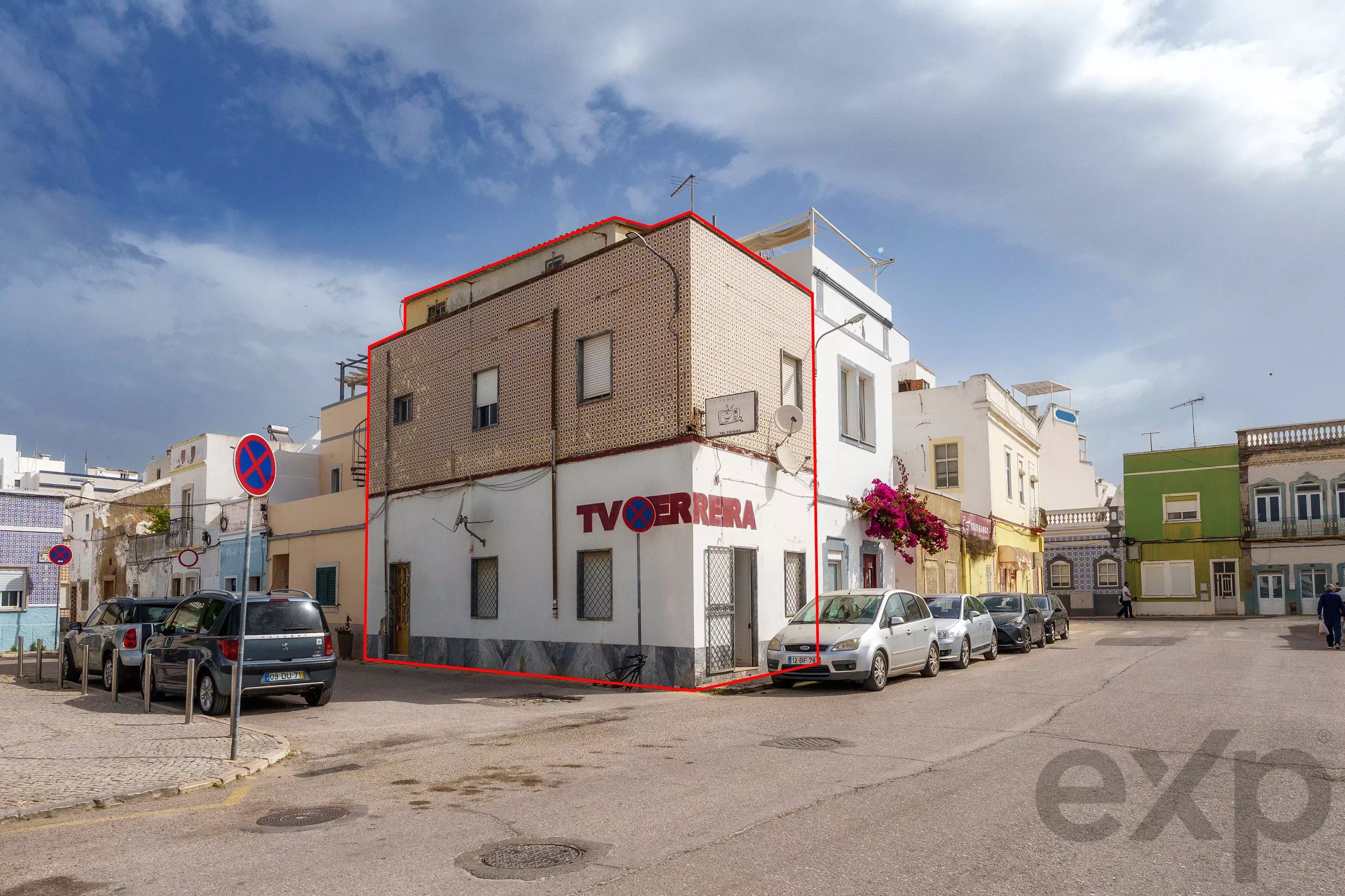 House in the centre of Olhão with approved plans. 87005464 image 2