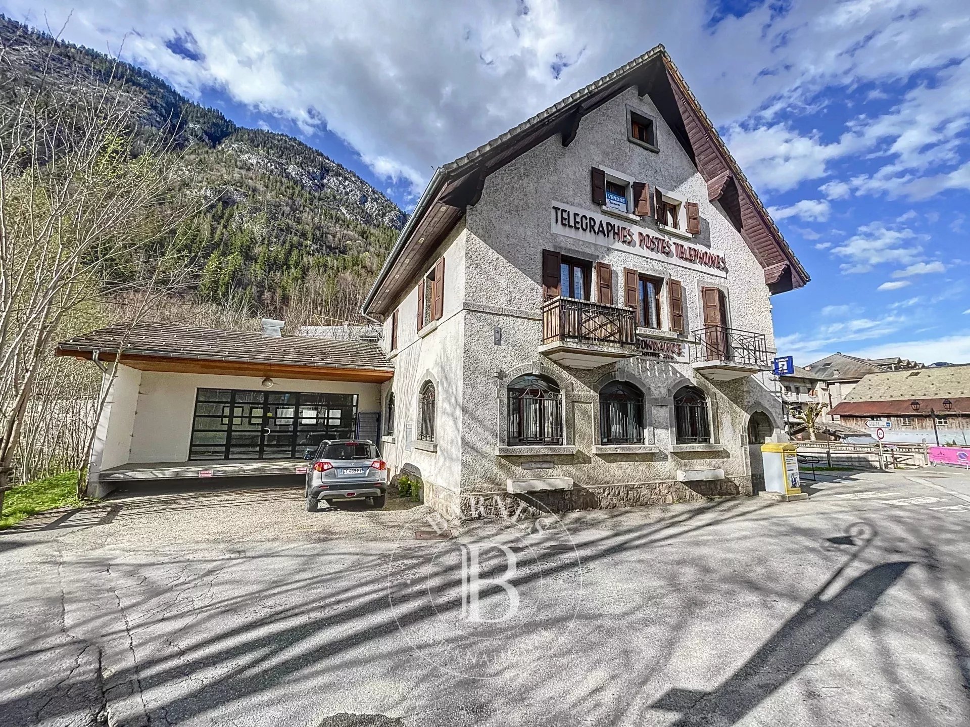 Photo of Property Complex in the Heart of Abondance