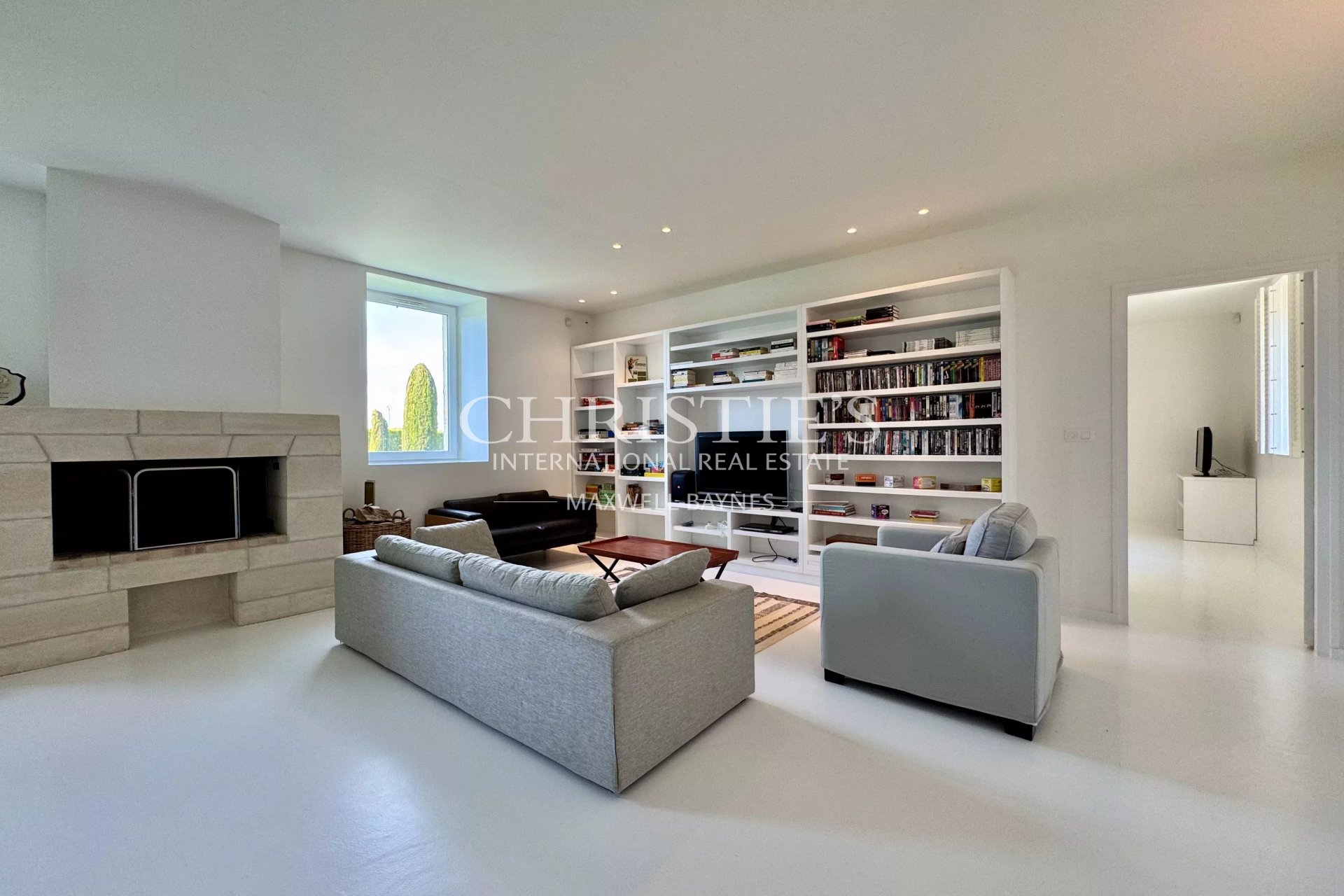 6 Bedroom Villa/Townhouse's Image 29