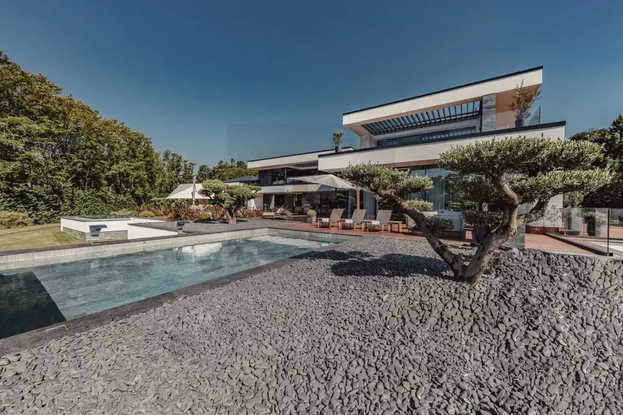 Grande Villa – Retraite contemporaine ultra-privée aux portes de Genève — photo 3