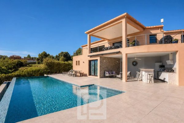 SOLE AGENT – Ideally Located Just 7 Minutes from Mougins and the French Riviera Coast — photo 2