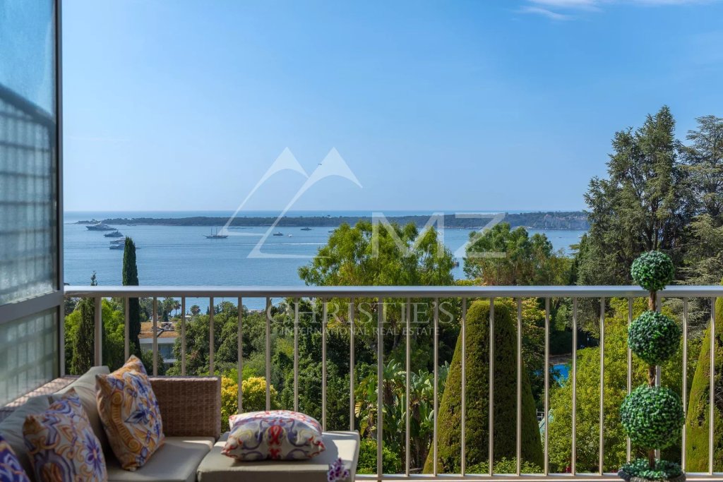 Apartment for sale in Cannes — 2-room apartment in the sought-after Californie district