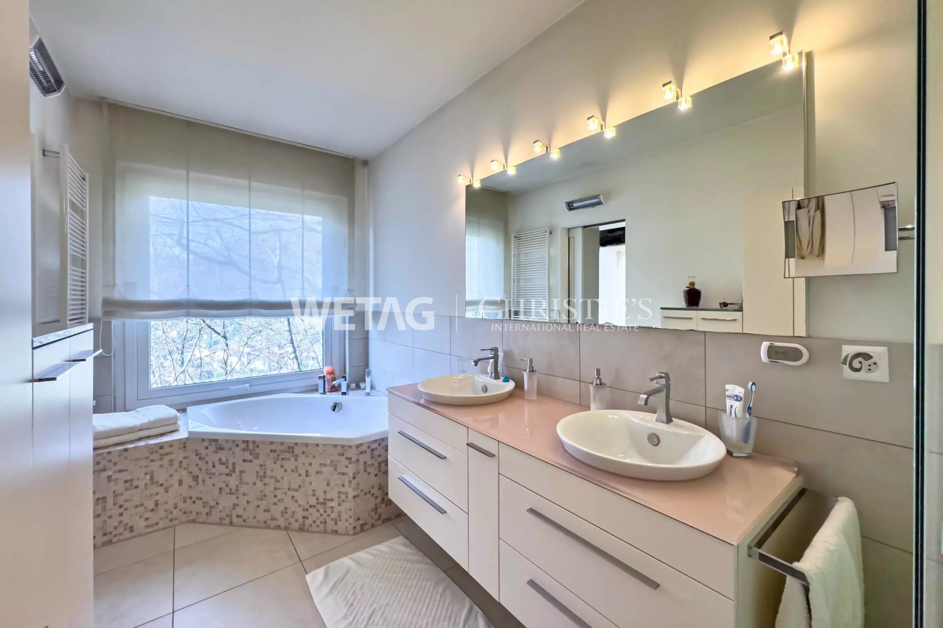 5 Bedroom Villa/Townhouse's Image 7