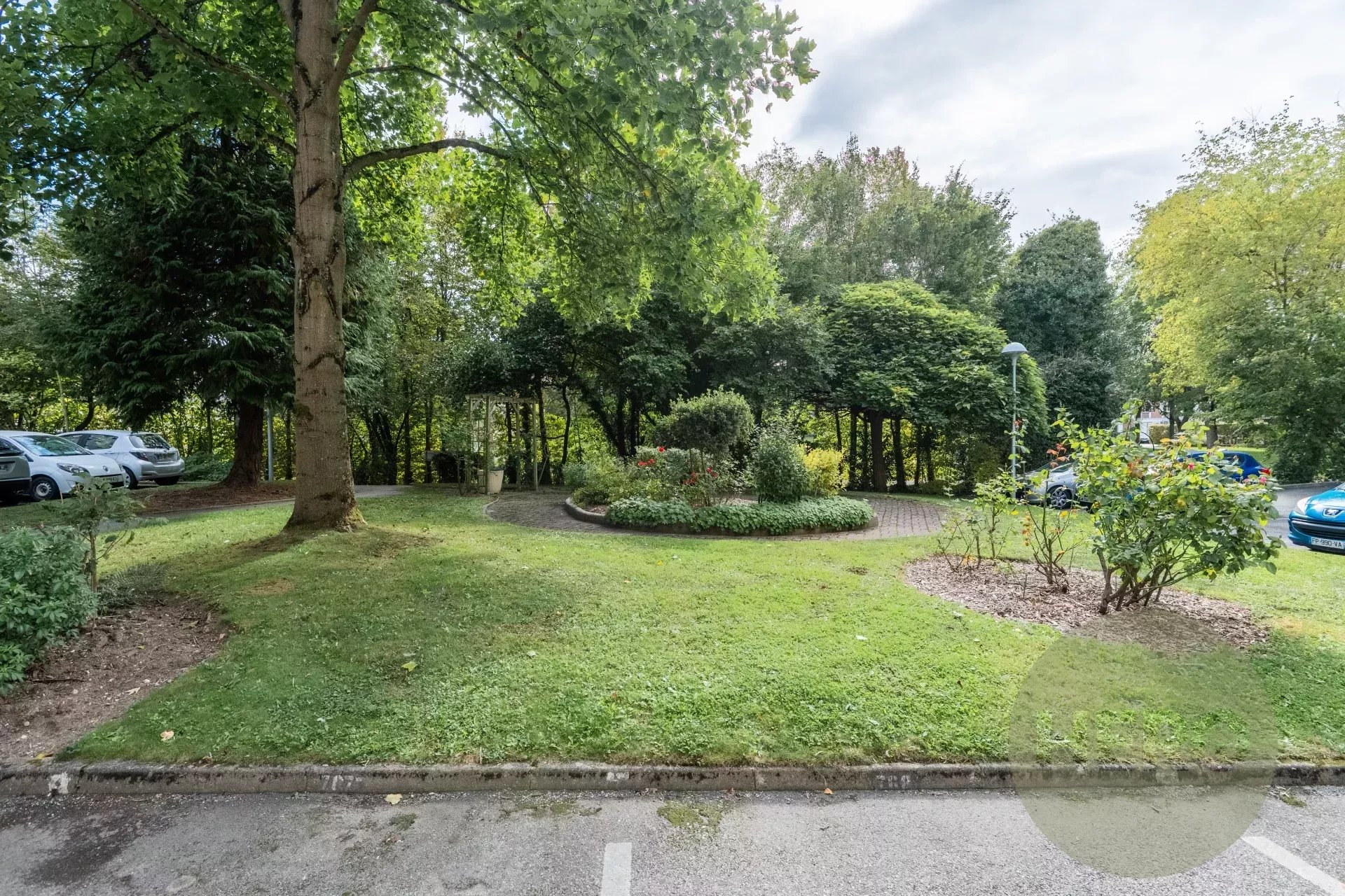 STUDIO de 25 m2 PLAISIR VILLAGE