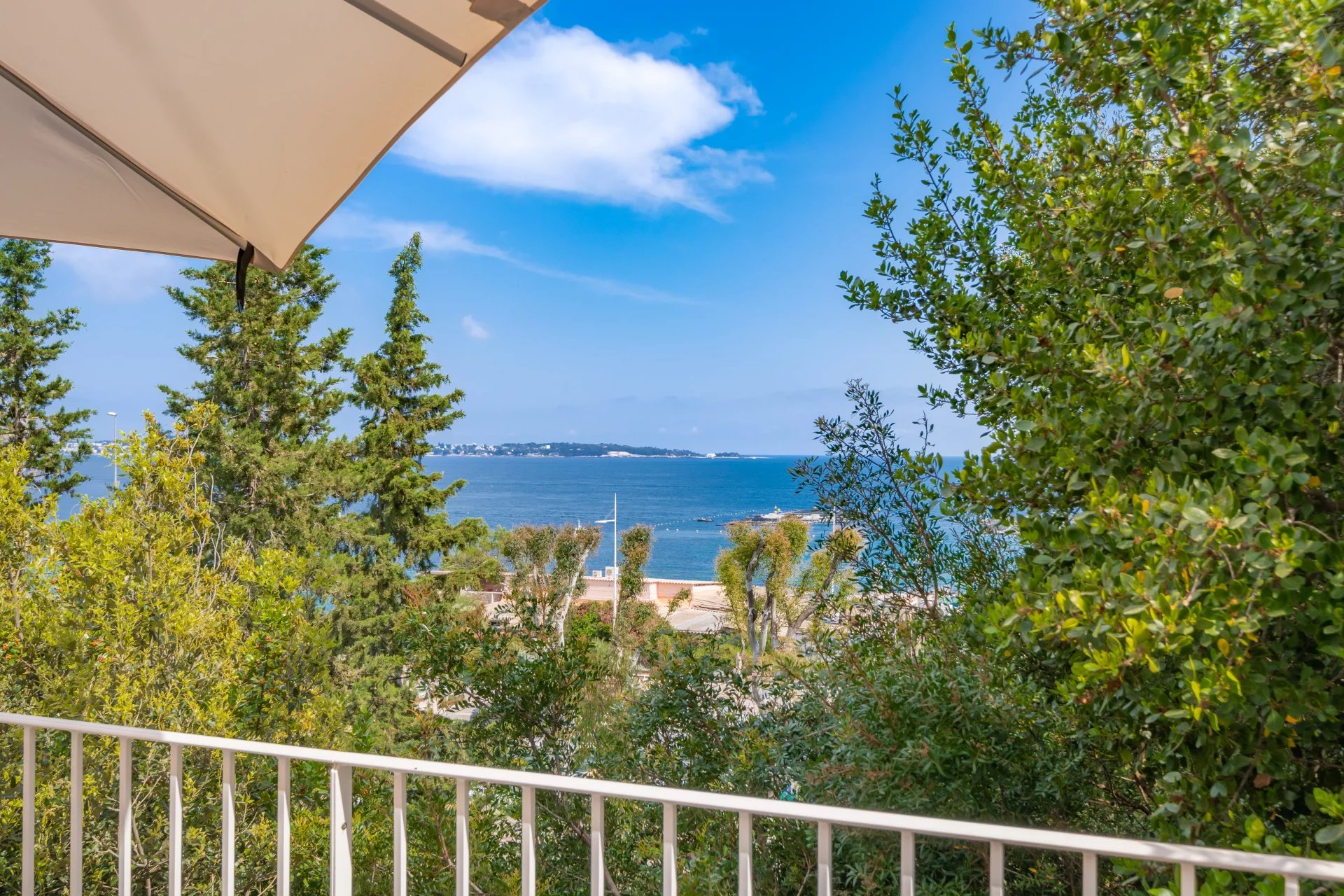 CANNES EDEN ÉLÉGANTE VILLA RÉNOVÉE AVEC VUE MER - Photo 5