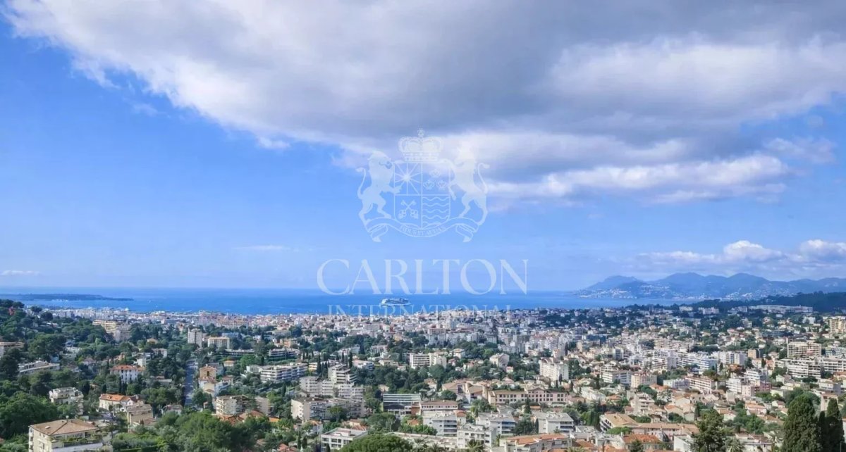 SOLE AGENT MANDATE.MAGNIFICENT APARTEMENT IN A PRESTIGIOUS RESIDENCE LE CANNET