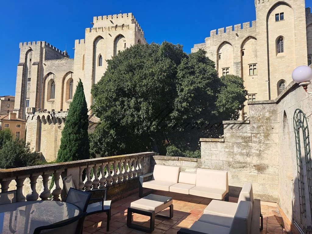 Avignon, vue unique pour cet appartement avec terrasse et garage