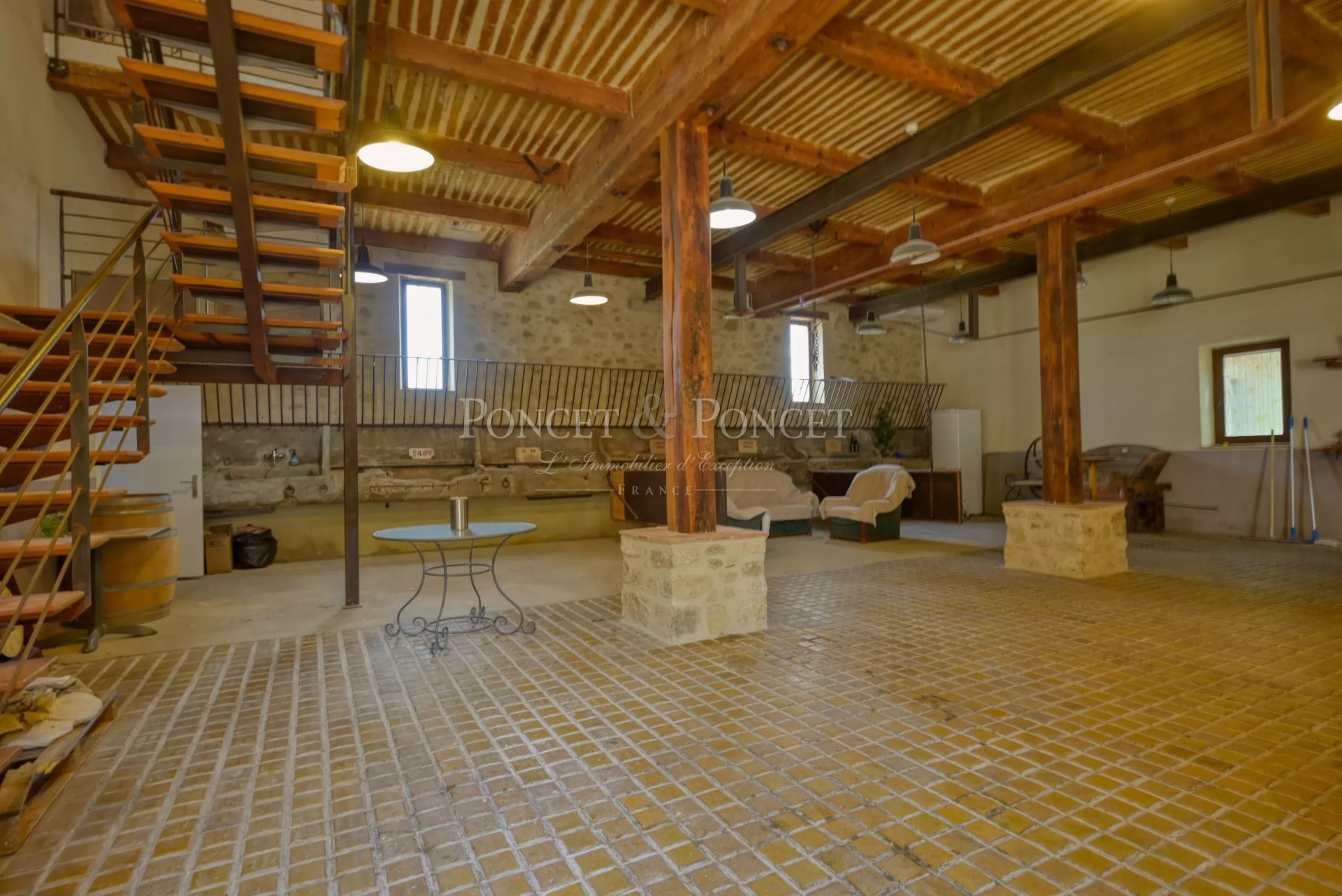 10 Bedroom Vineyard's Image 9