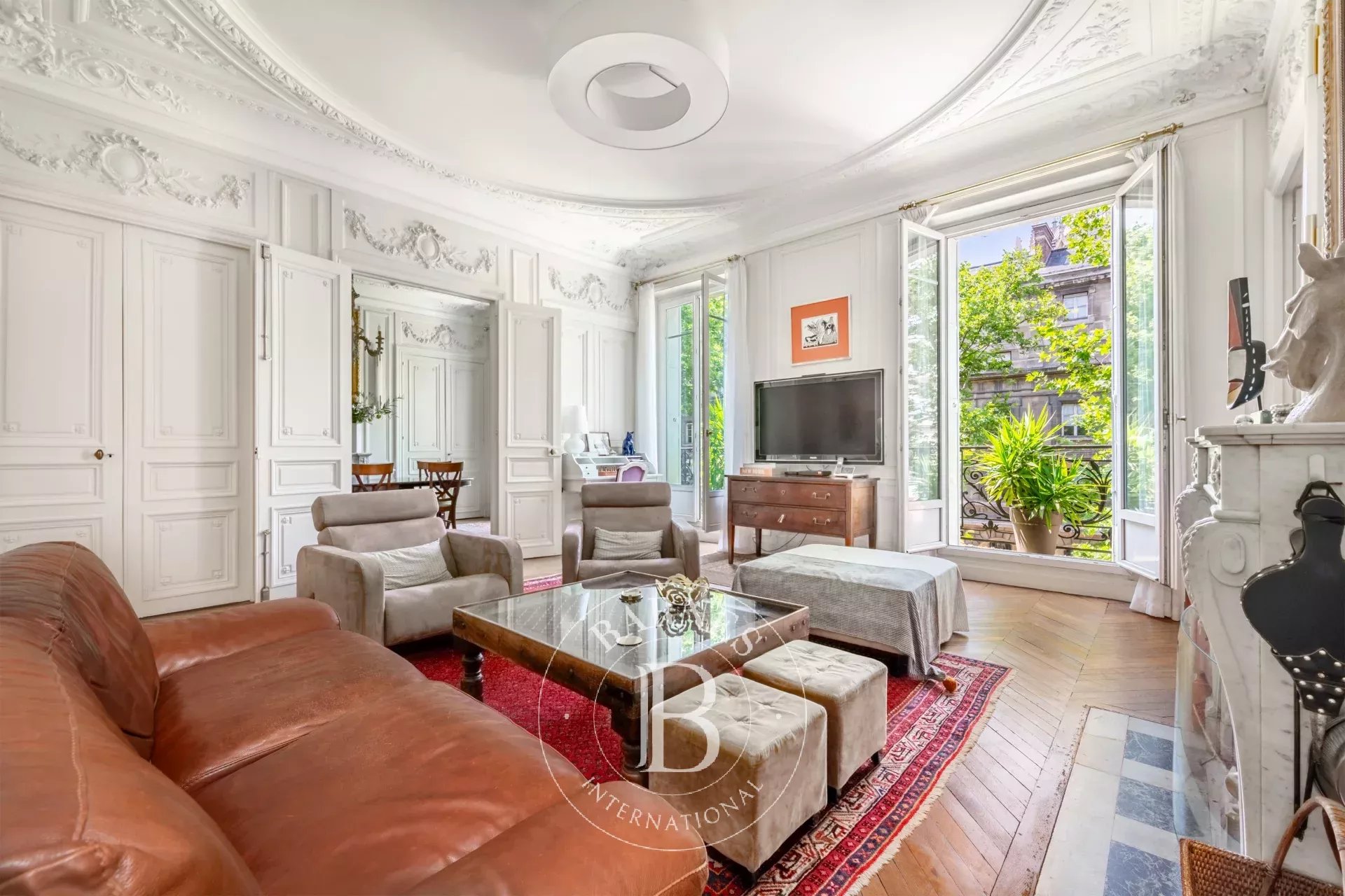 Apartment for sale - Ile de la Cité - 3 bedrooms - Lift access - Exterior