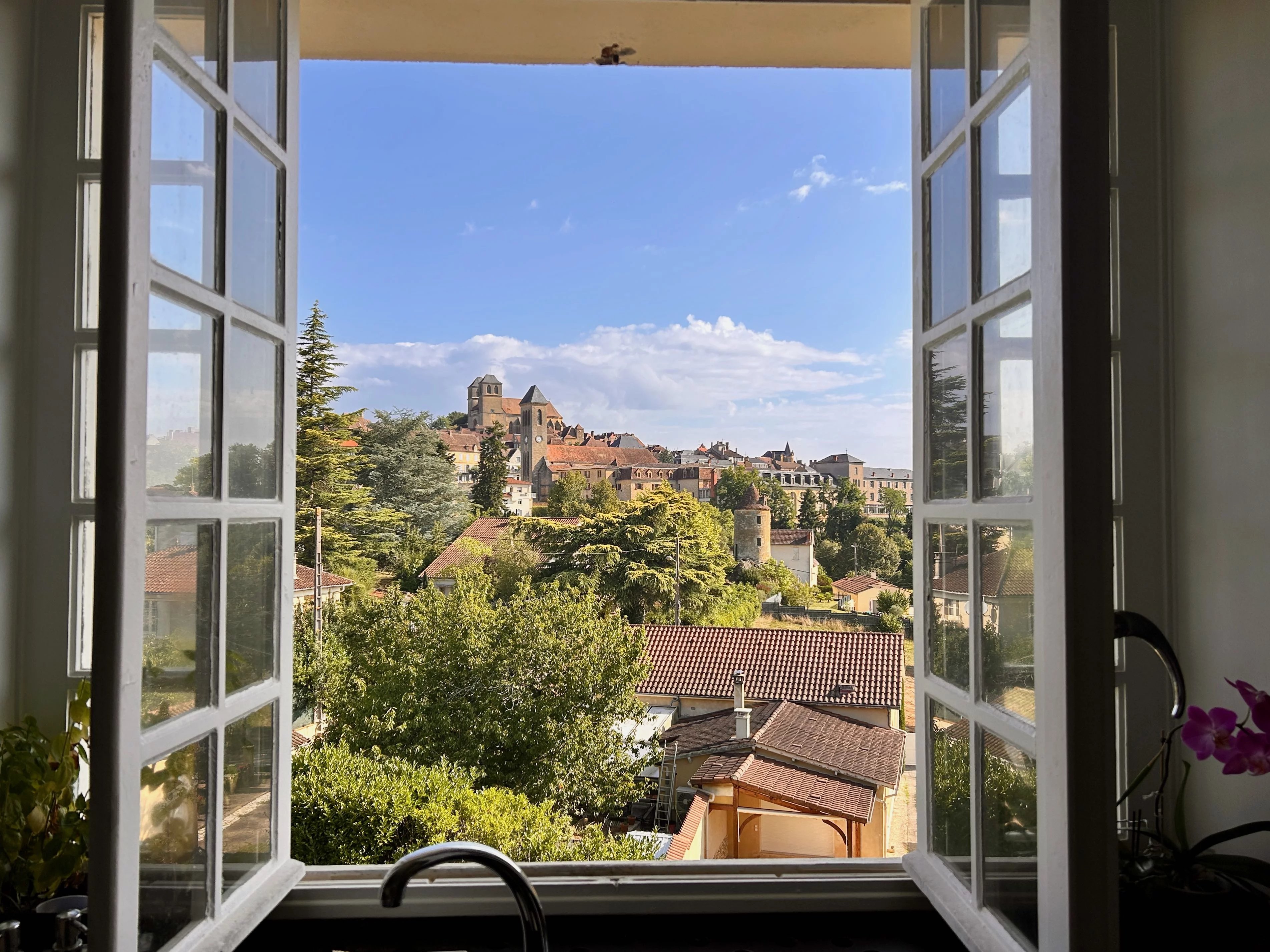 5 bedroom house with medieval town views