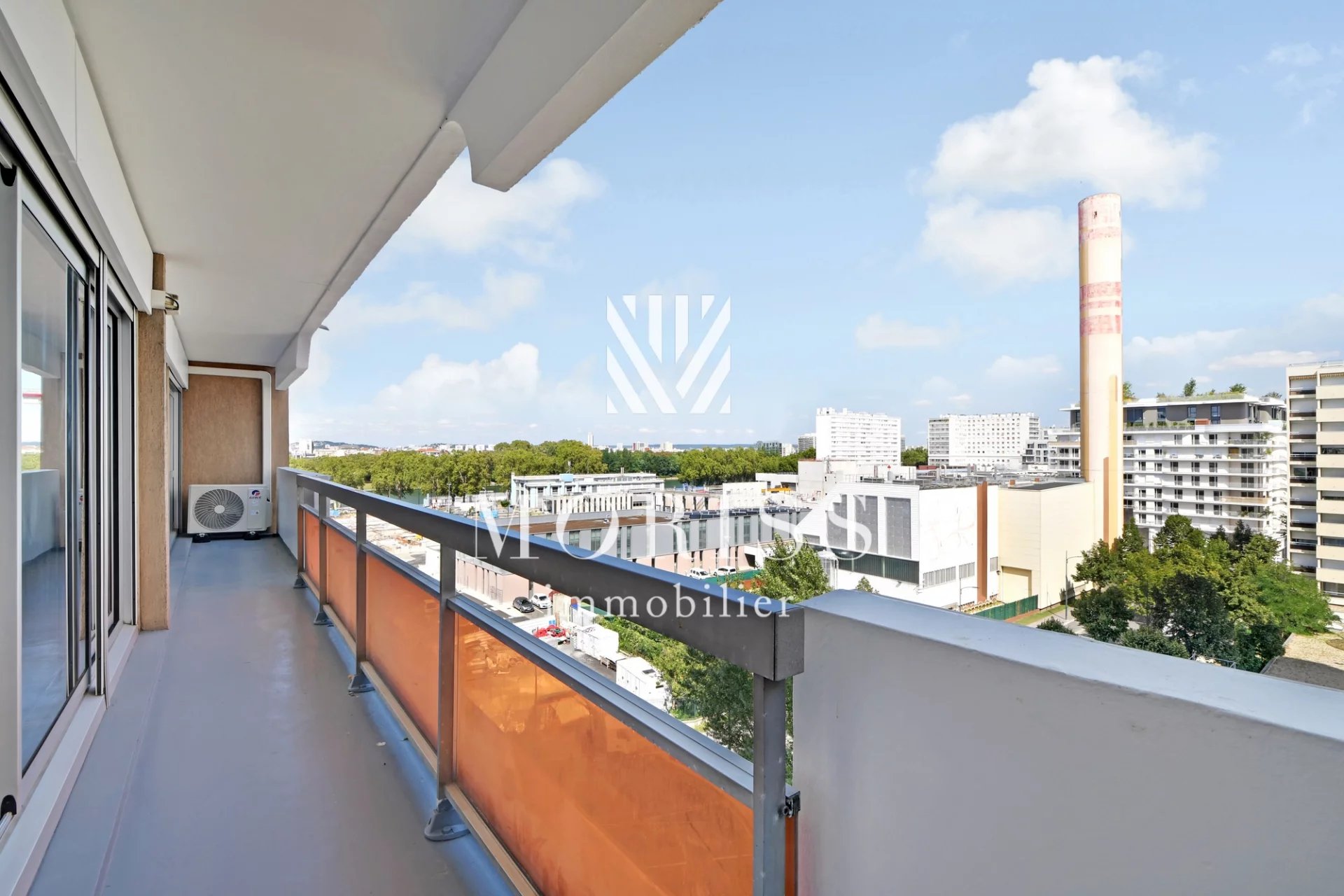 CLICHY - Appartement familial 4 pièces de 88 M2 + 17 M2 de terra - Image Array