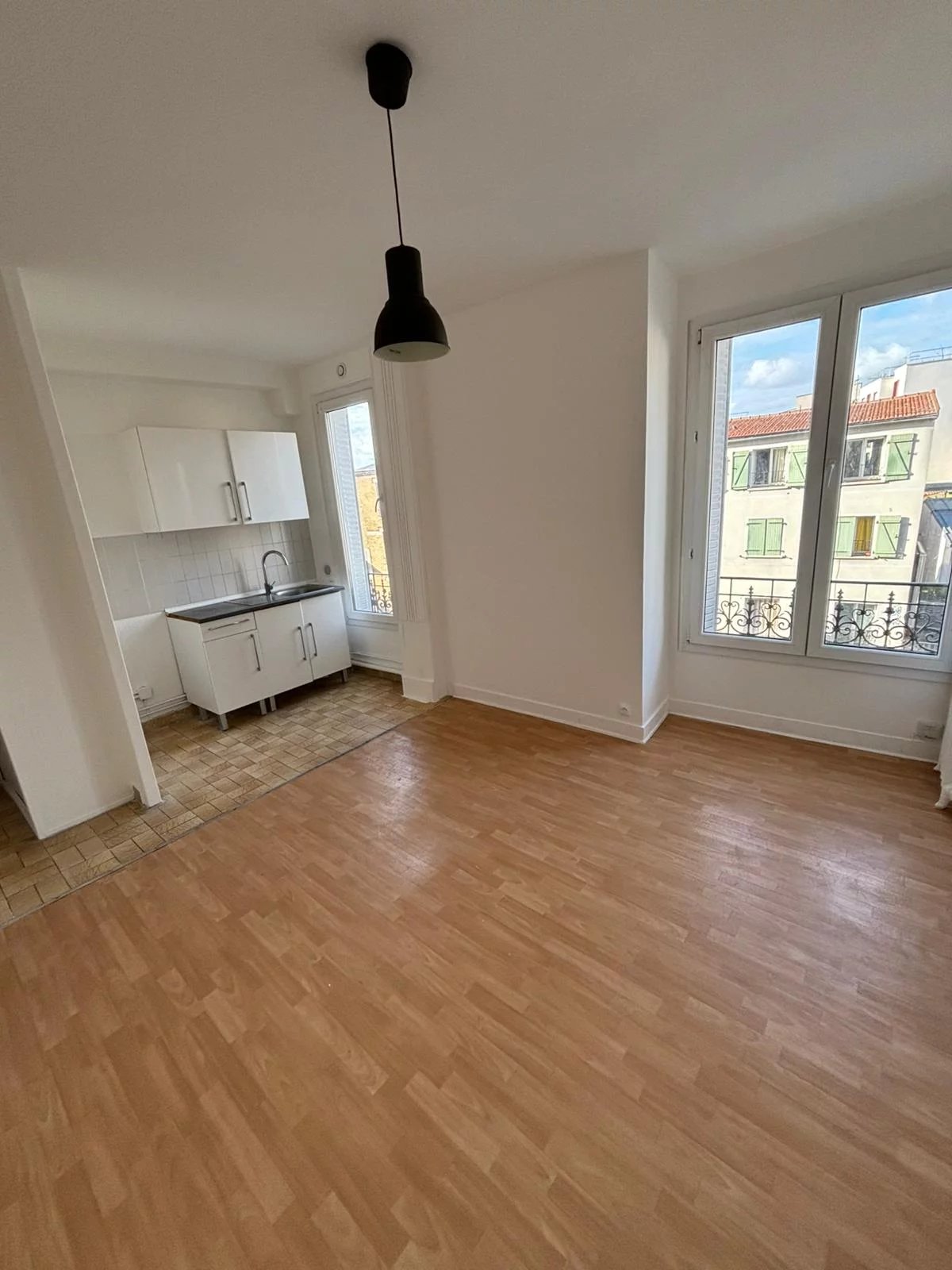 APPARTEMENT 2 PIECES DE 34 m2 - MAIRIE DE MONTREUIL - Image Array