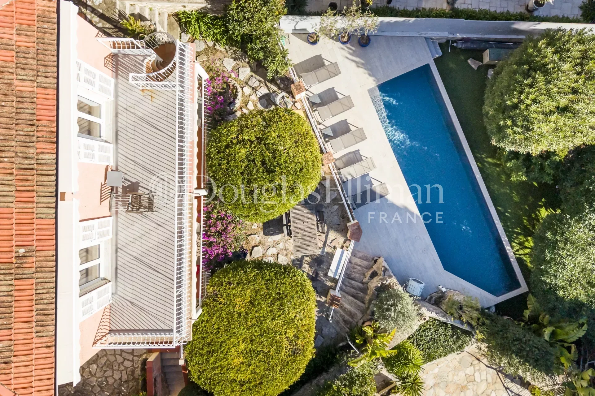 VILLEFRANCHE-SUR-MER – Villa provençale de charme rénovée avec vue mer - Image nᵒ3