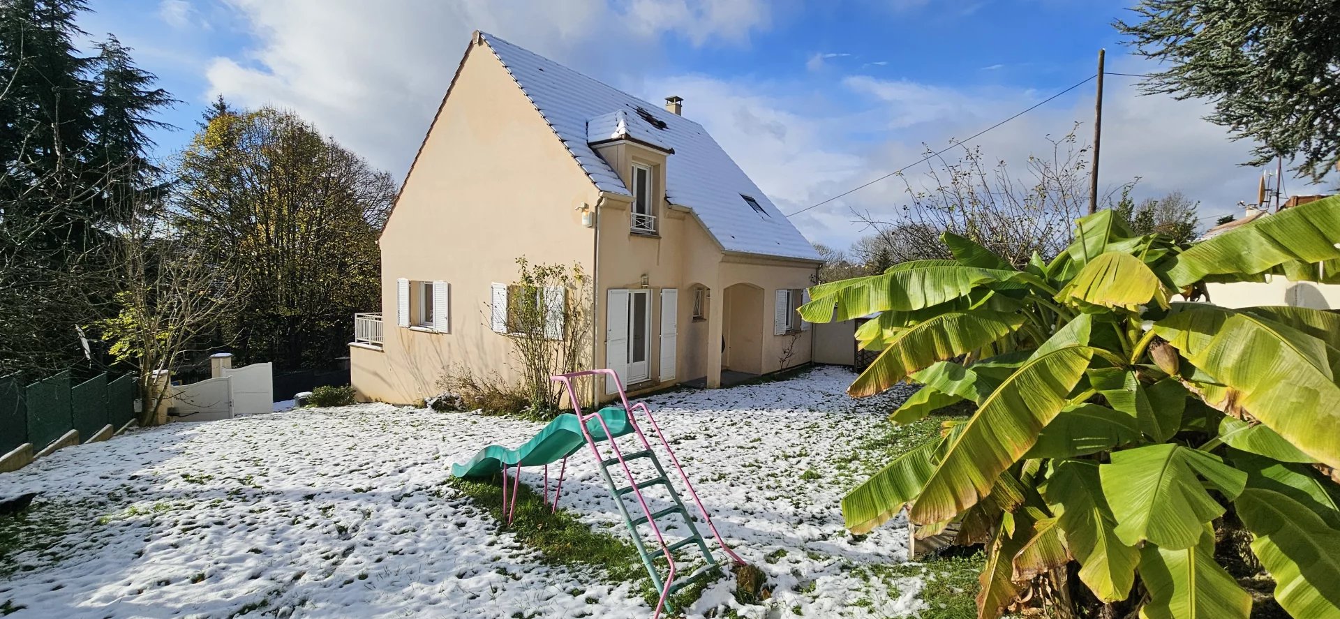 Maison Familiale Moderne et Élégante