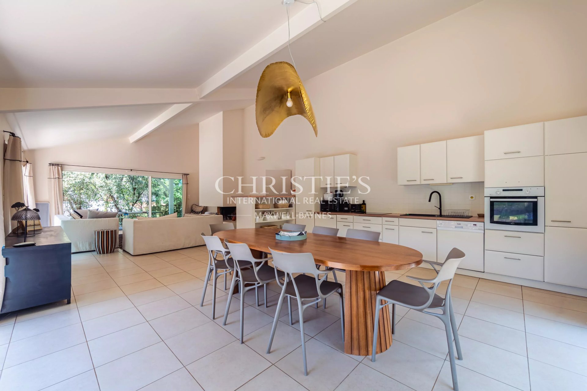 6 Bedroom Villa/Townhouse's Image 9