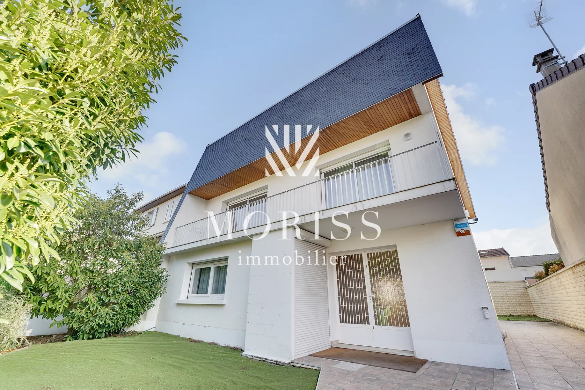 Les pavillons sous bois Maison en R+1 jardin, terrasse et piscin - Image 1