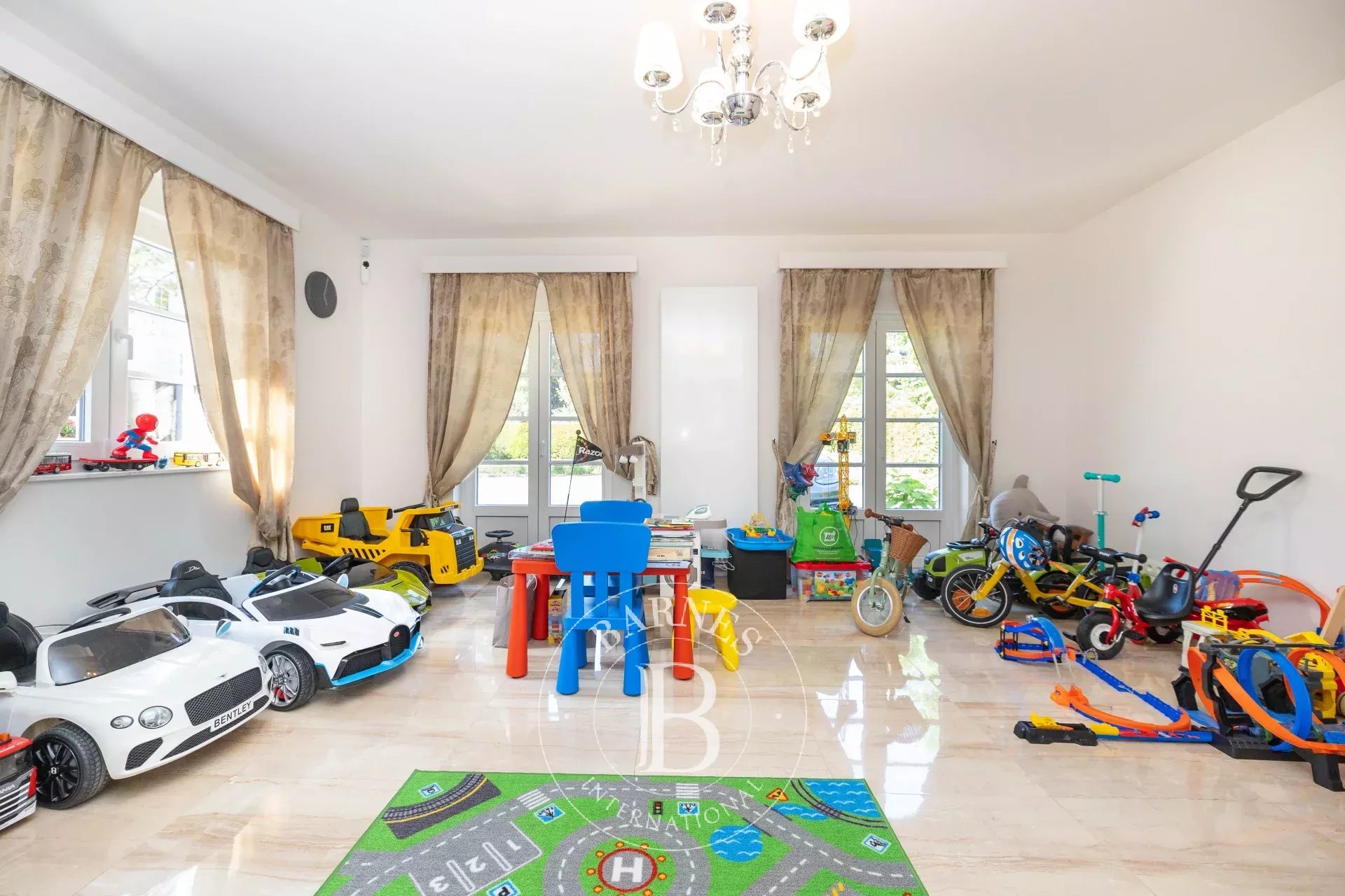 Charmante villa dans le prestigieux quartier des Chasseurs