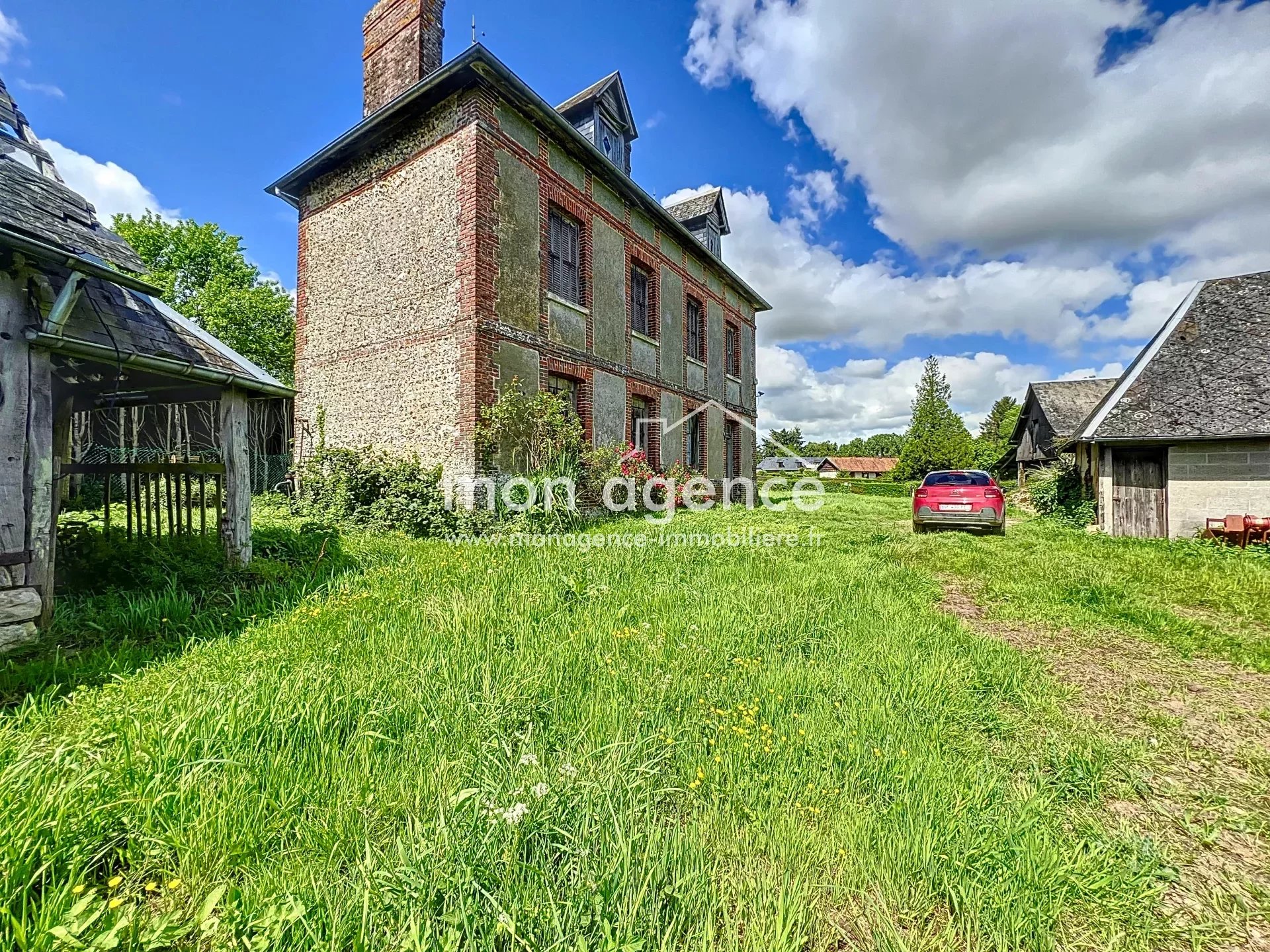 A Vieux Manoir 76750, ancien corps de ferme sur 1Ha de terrain