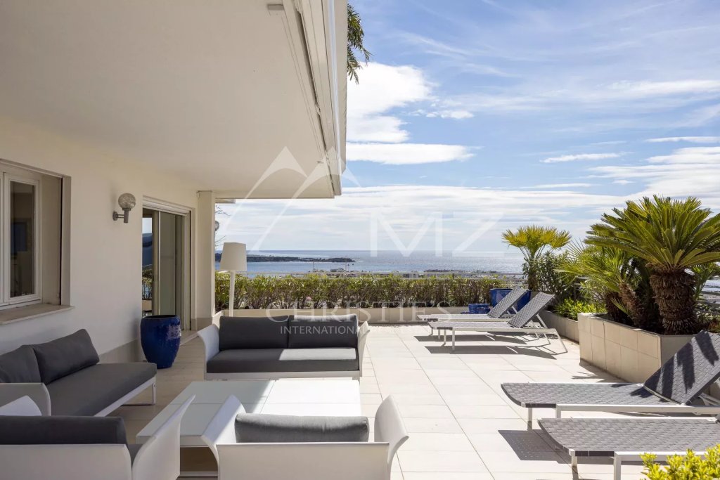 Apartment for sale in Cannes — Luxury Family Apartment Cannes for Sale | Panoramic Sea View Estate