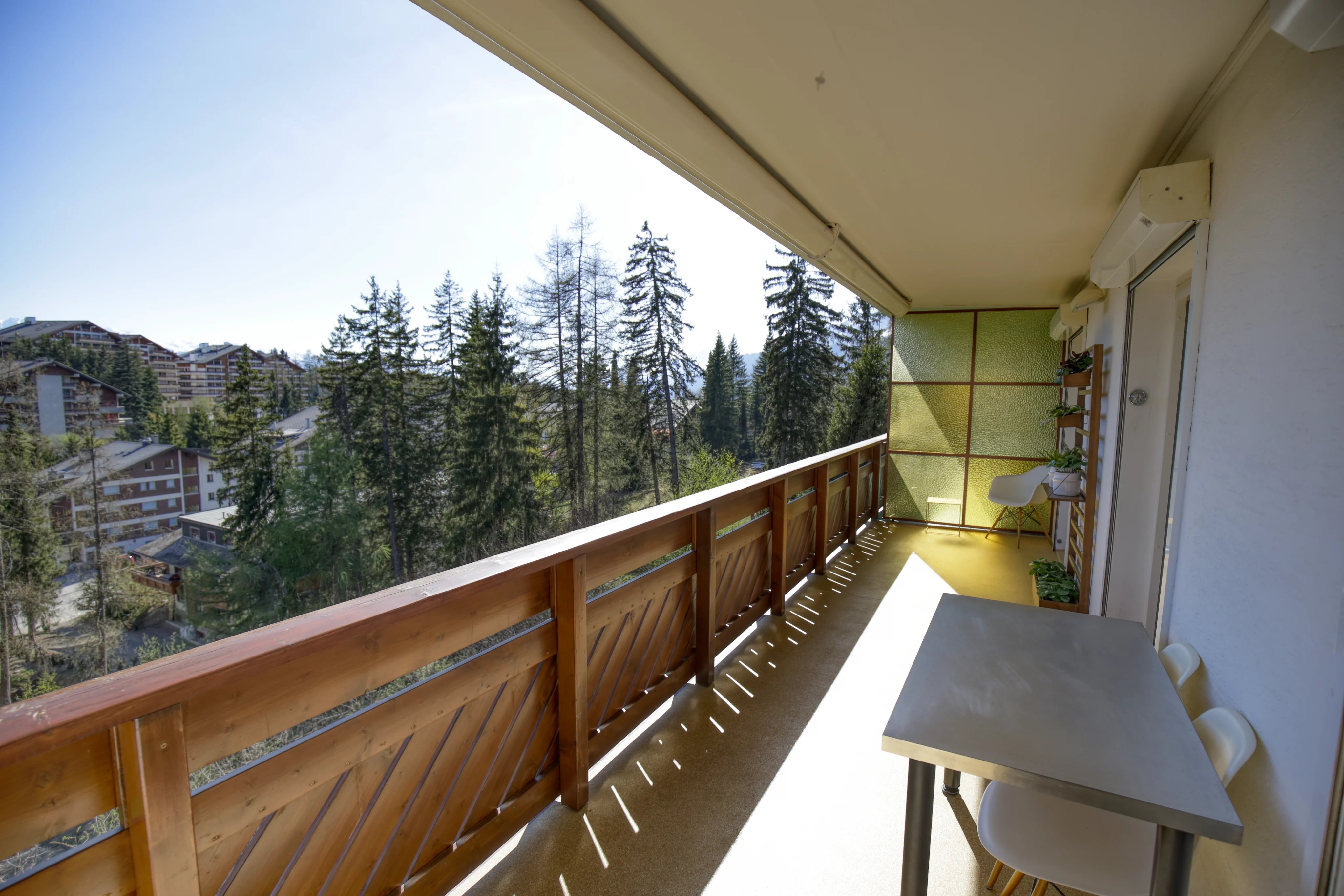 2,5 pièces de standing - rénové et grand balcon, à Crans !