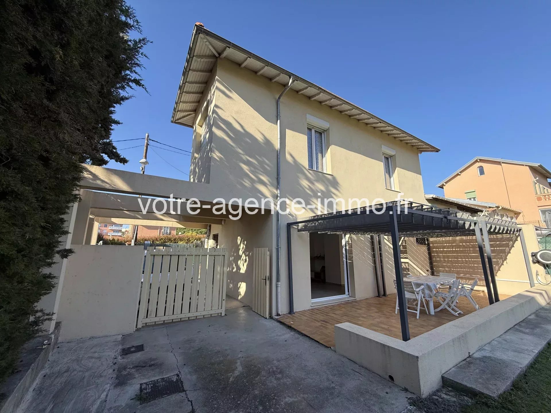 Nice – Ste Marguerite / Location Maison meublée 3p, Jardin et Parkings, 1800€