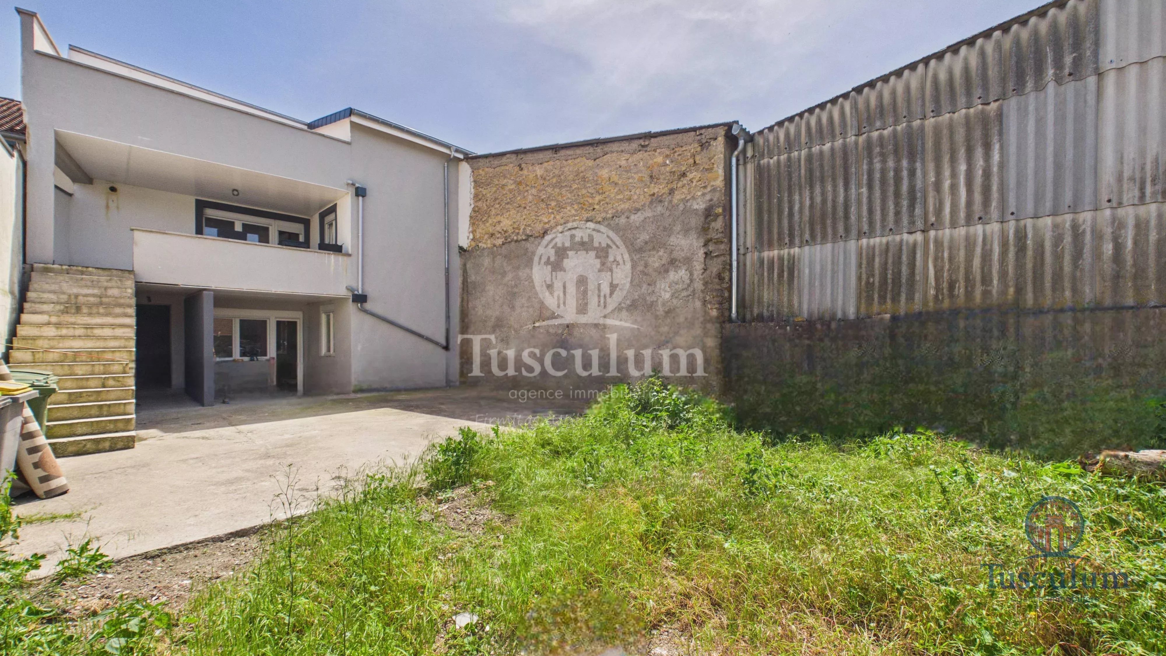 À VENDRE – APPARTEMENT 3 CHAMBRES AVEC TERRASSE ET JARDIN PRIVATIF