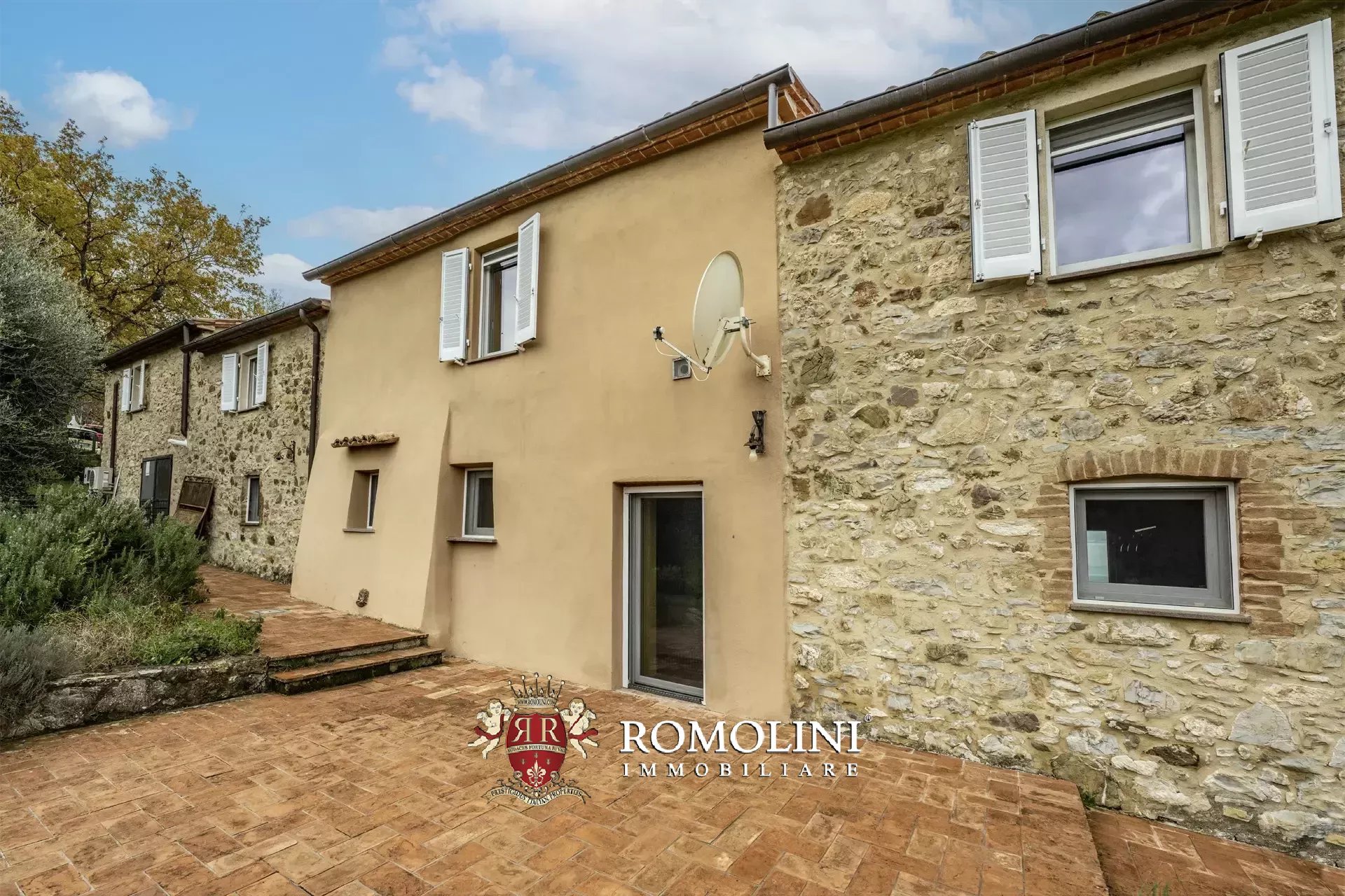 RUSTIC FARMHOUSE WITH POOL FOR SALE IN MOUNT AMIATA, MAREMMA