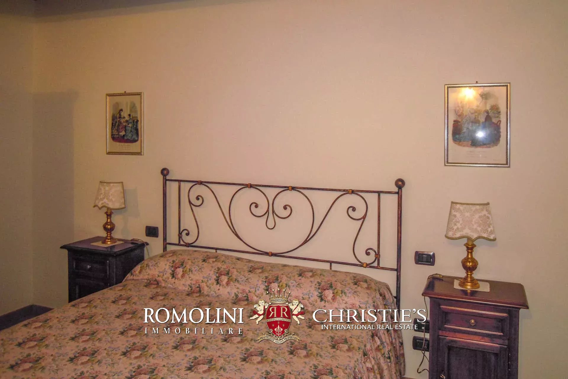 10 Bedroom Villa/Townhouse's Image 45