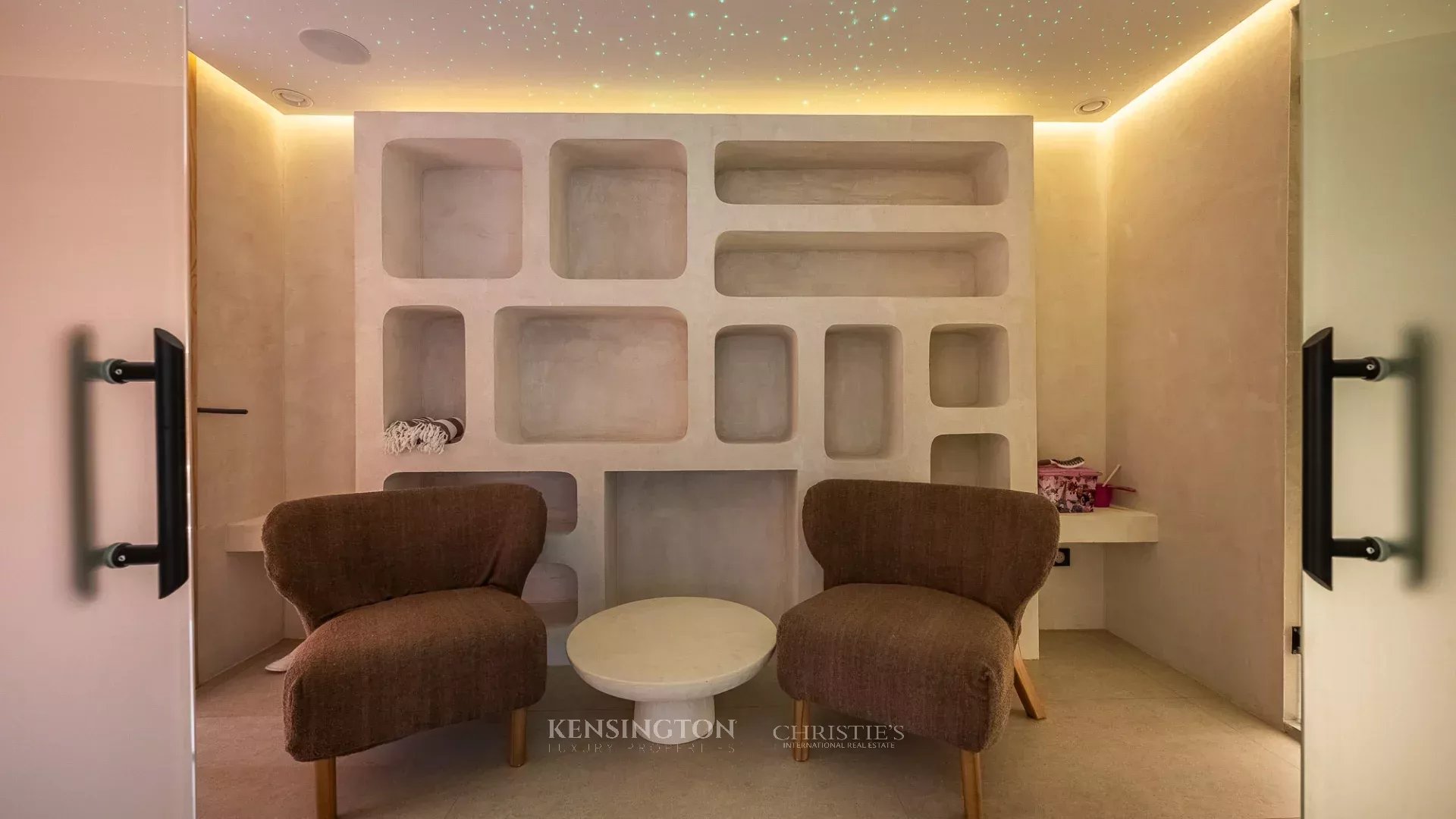 4 Bedroom Villa/Townhouse's Image 28