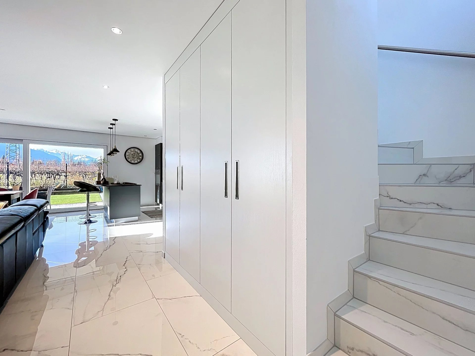 Maison moderne et jardin cosy