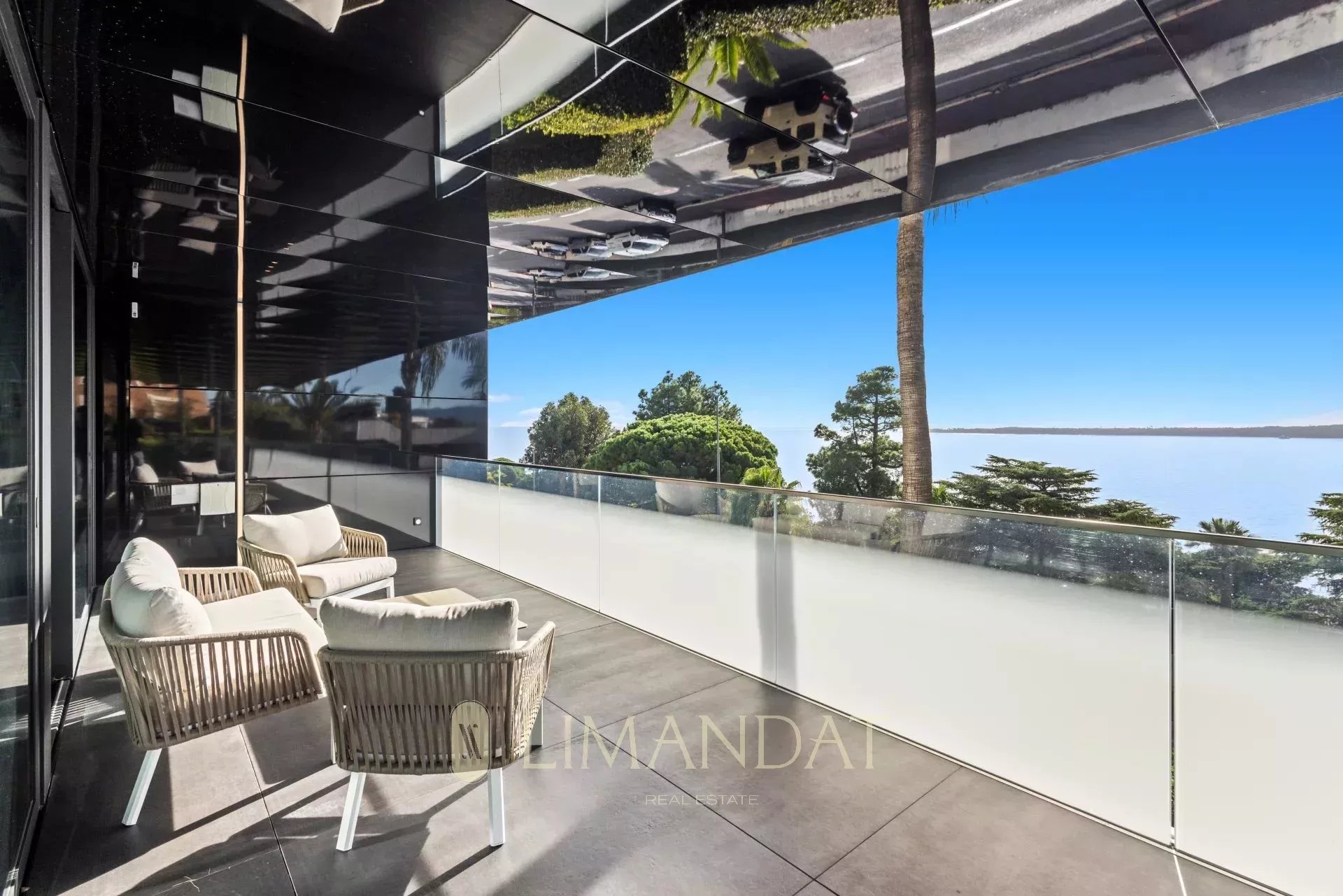 Cannes Californie – Appartement contemporain avec vue mer panoramique et terrasse plein sud de 42 m²