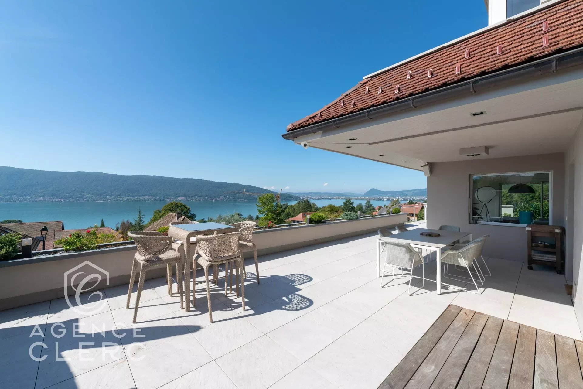 Veyrier du Lac, super villa with panoramic lake view