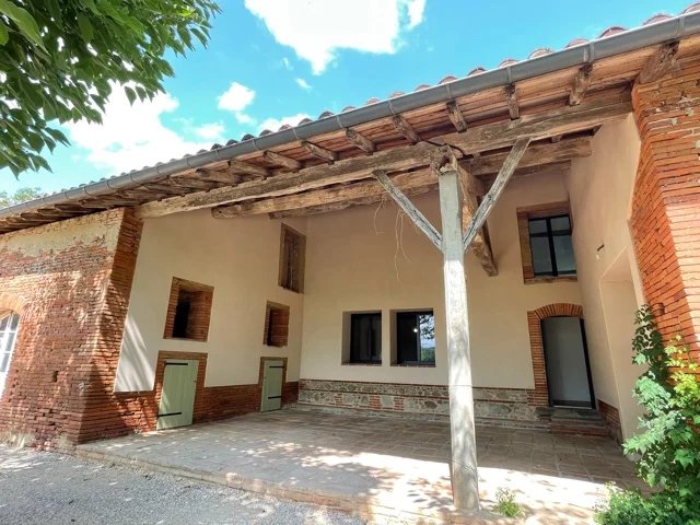 FERME RENOVEE DE 173.39 M² T5 SUR 2500M² DE TERRAIN