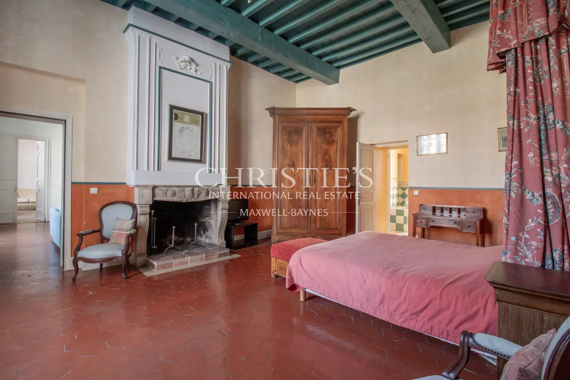 6 Bedroom Chateau's Image 13