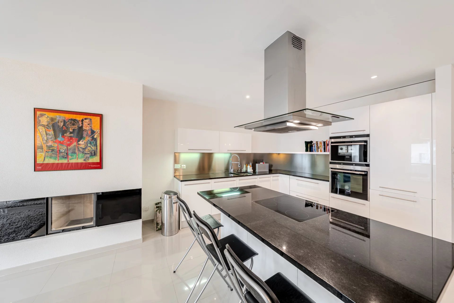 Superb apartment ideally located in the heart of Montreux, a stone's throw from the lake and all amenities.