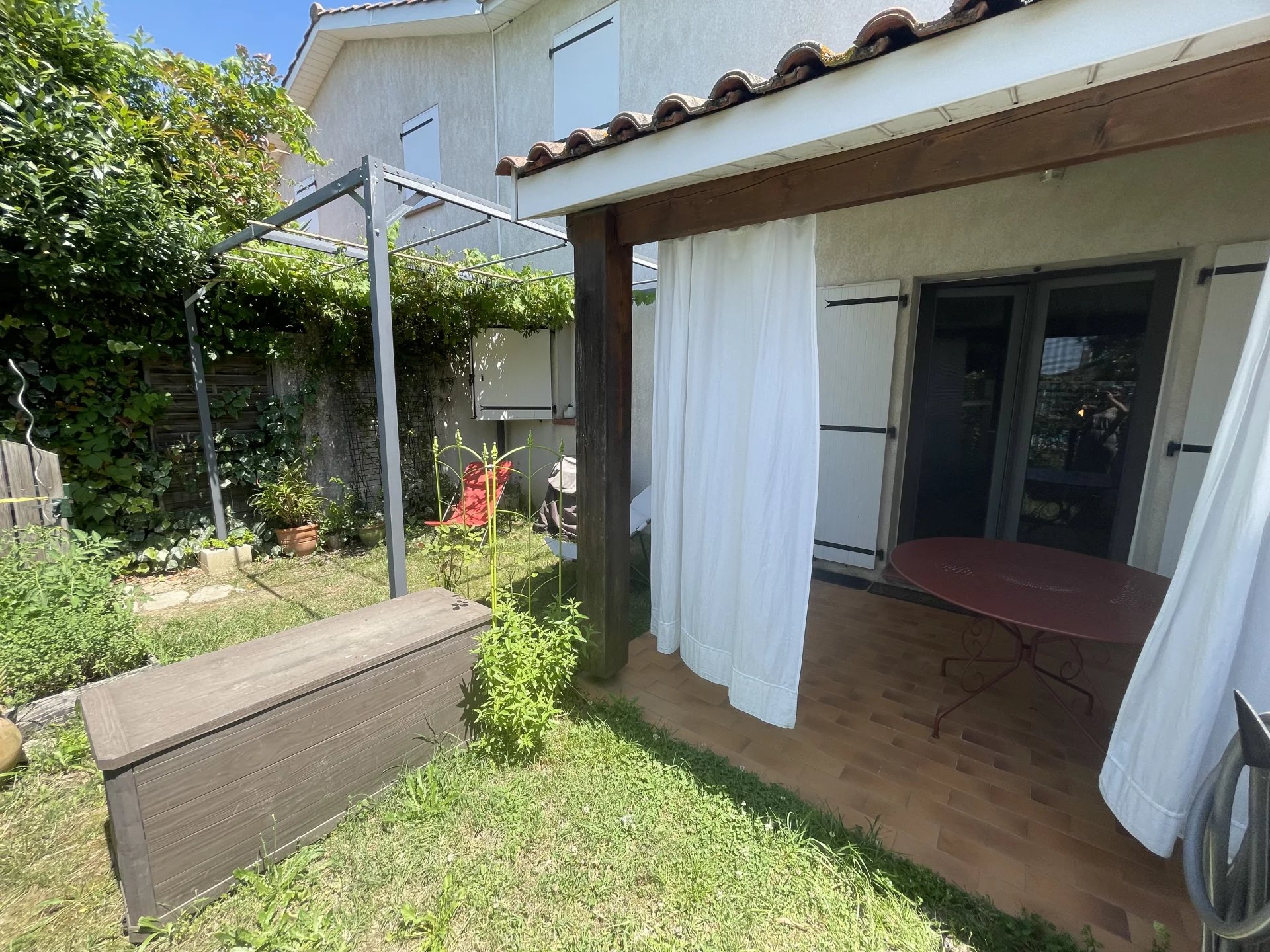 Villa mitoyenne T4 avec garage et jardin