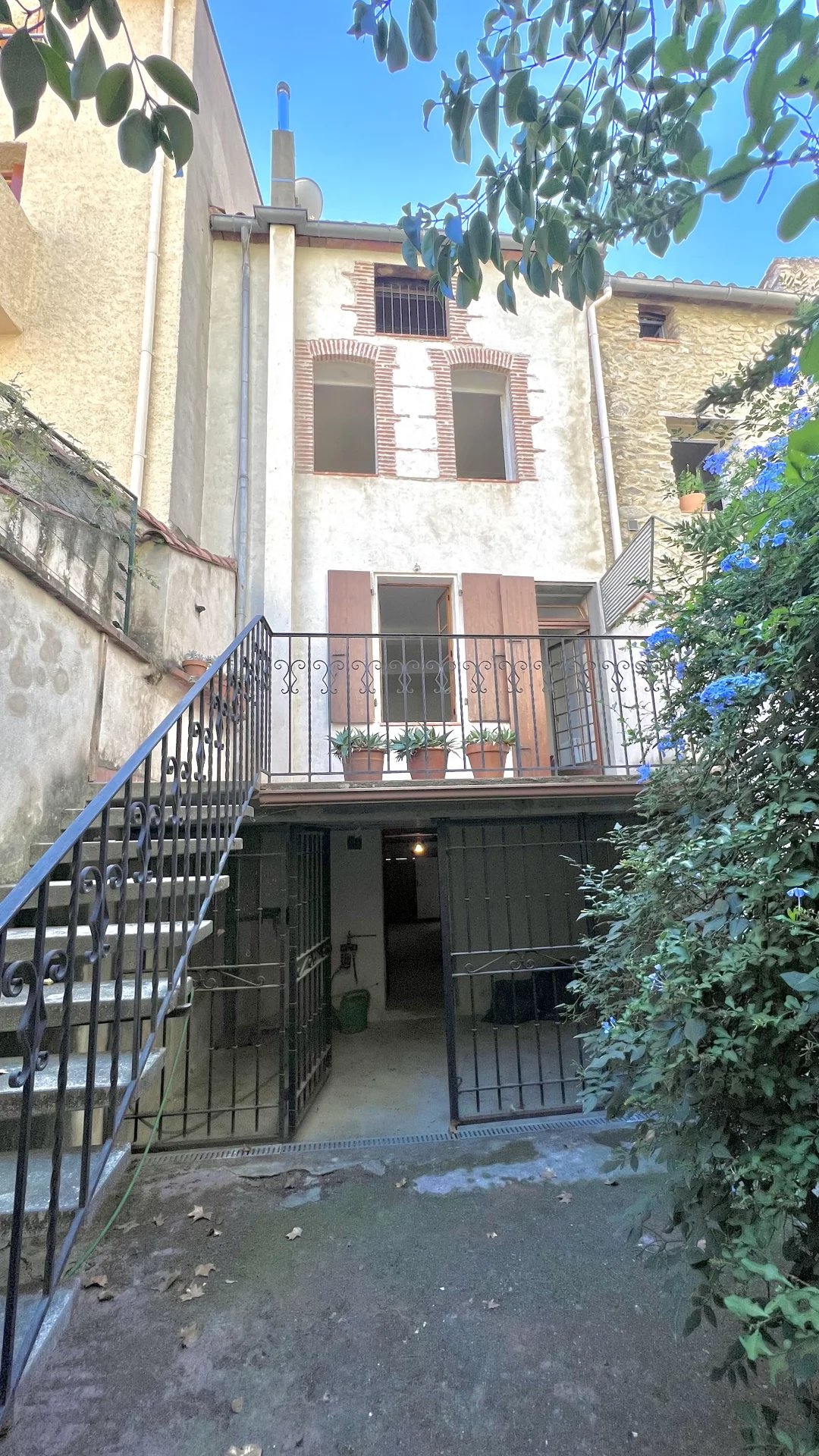 MAISON DE VILLAGE EN PLEIN CENTRE DE CERET