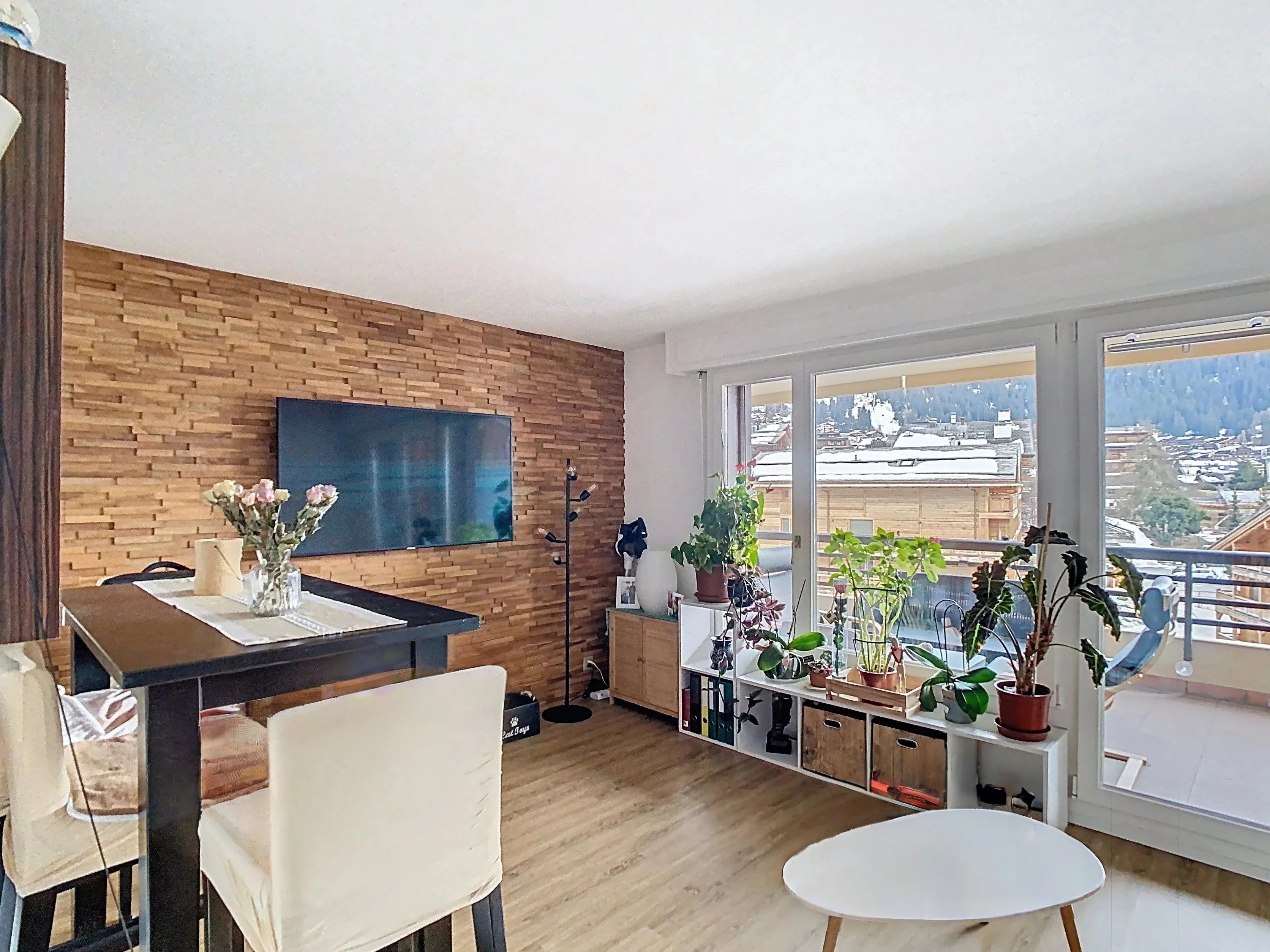 2 appartements adjacents en pleine centre!!