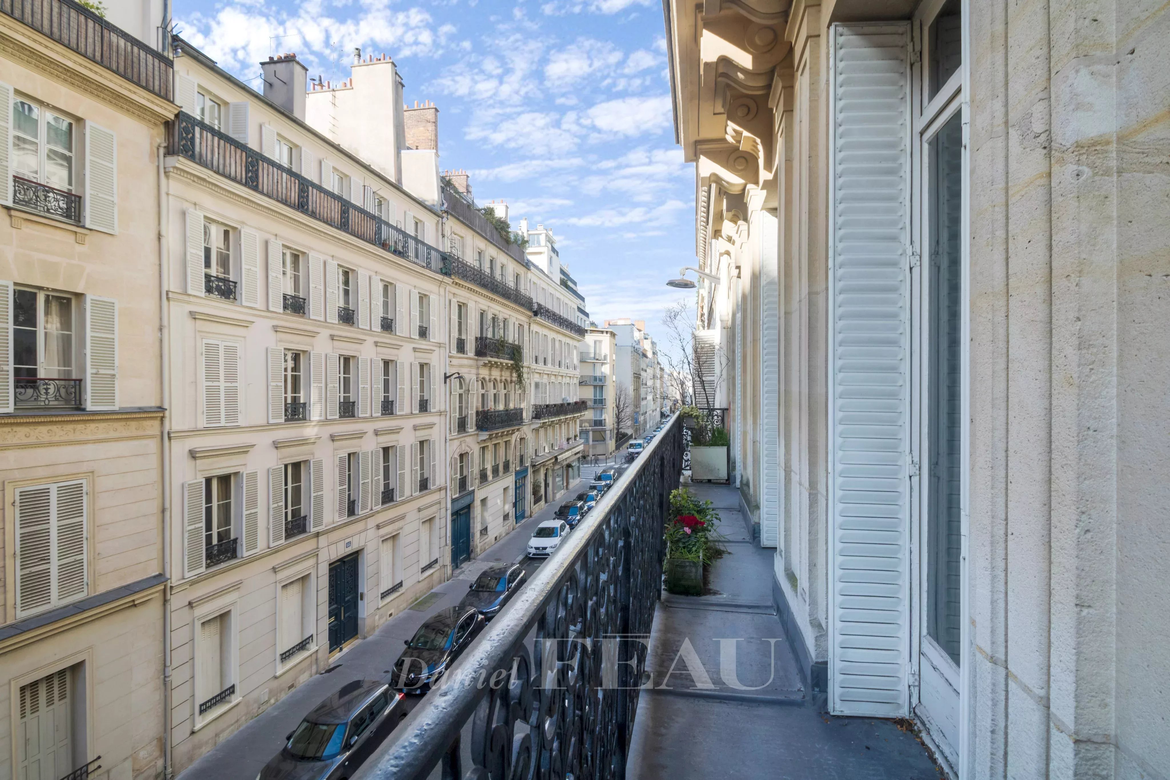 Balcon filant côté rue Madame