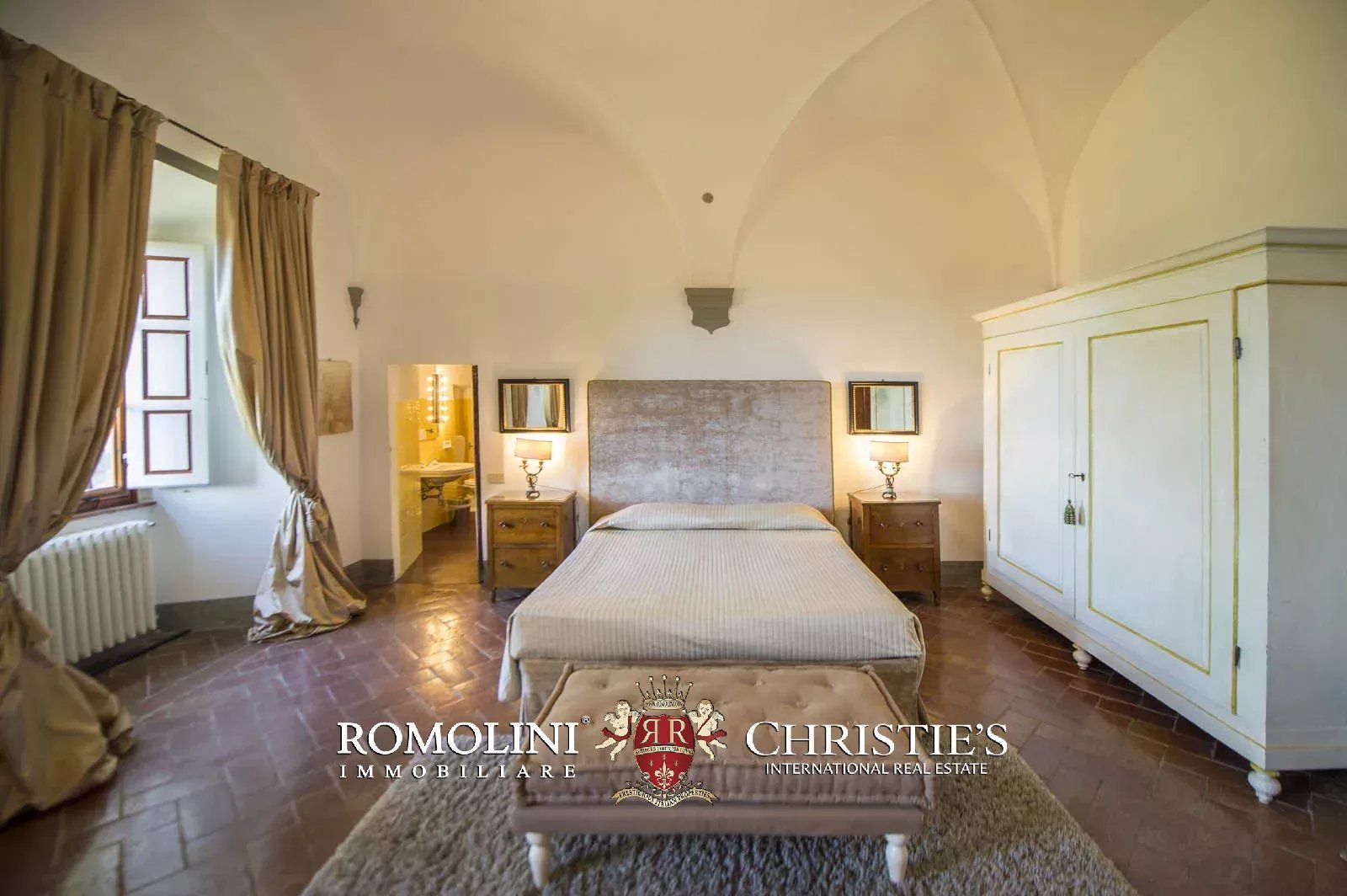 LUXURY HISTORICAL VILLA FOR SALE IN RADDA IN CHIANTI, TUSCANY