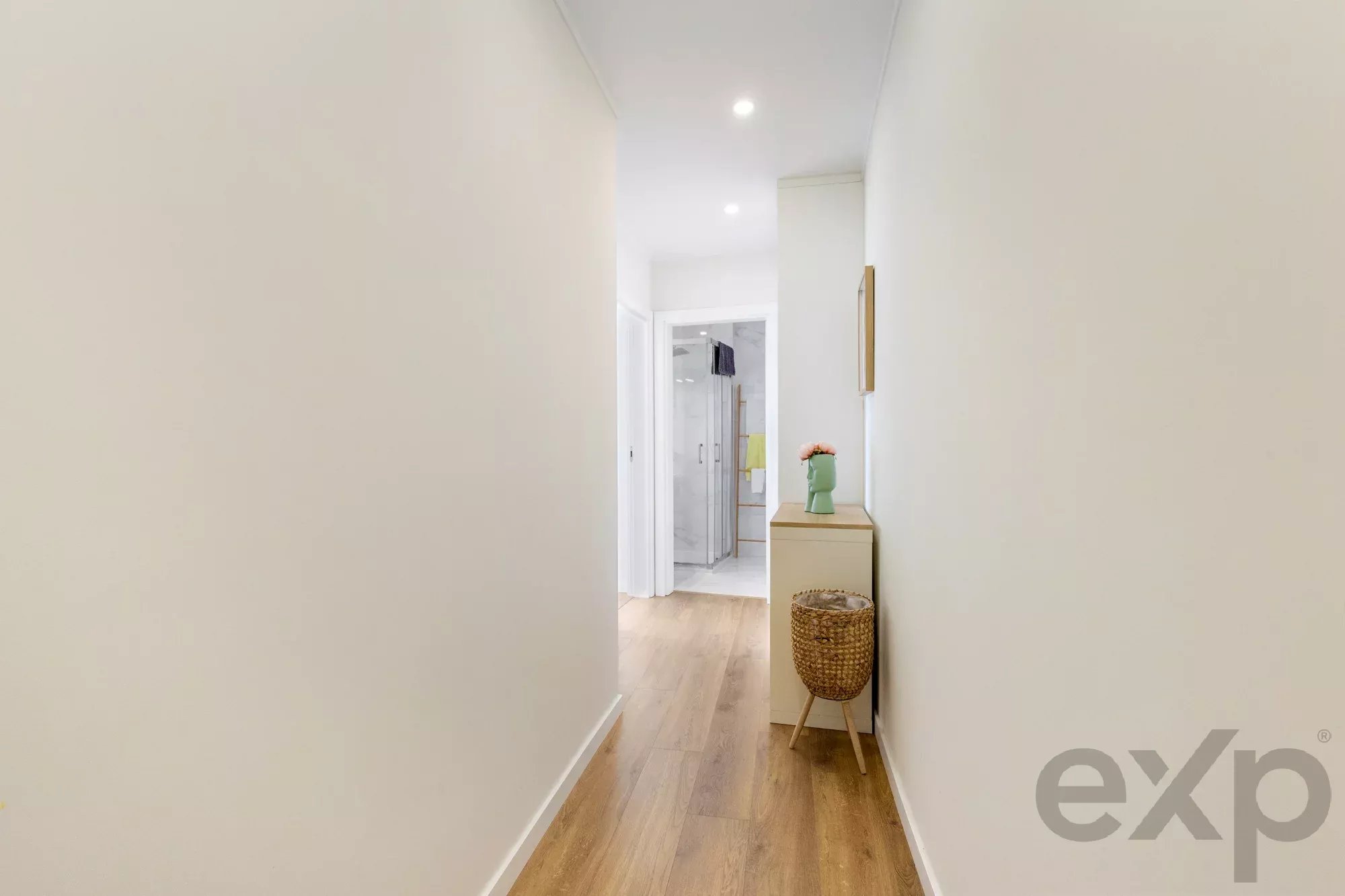 Amazing Two‑Bedroom Apartment with River View and Garage 87152839 image 17
