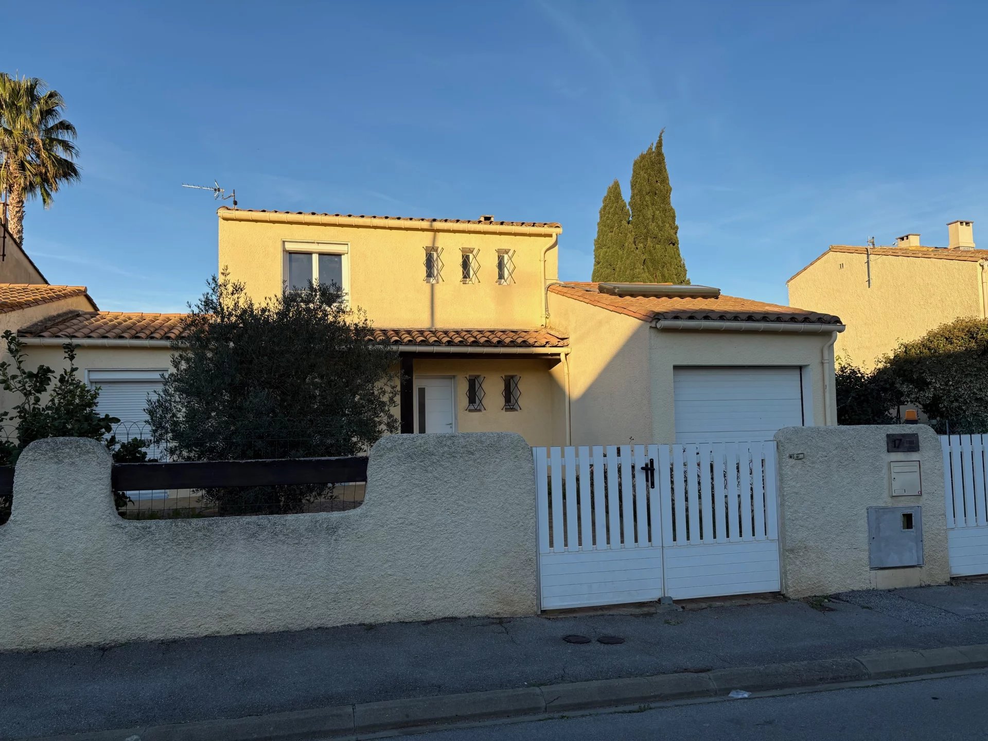 NARBONNE - Villa T5 avec garage, jardin et piscine -