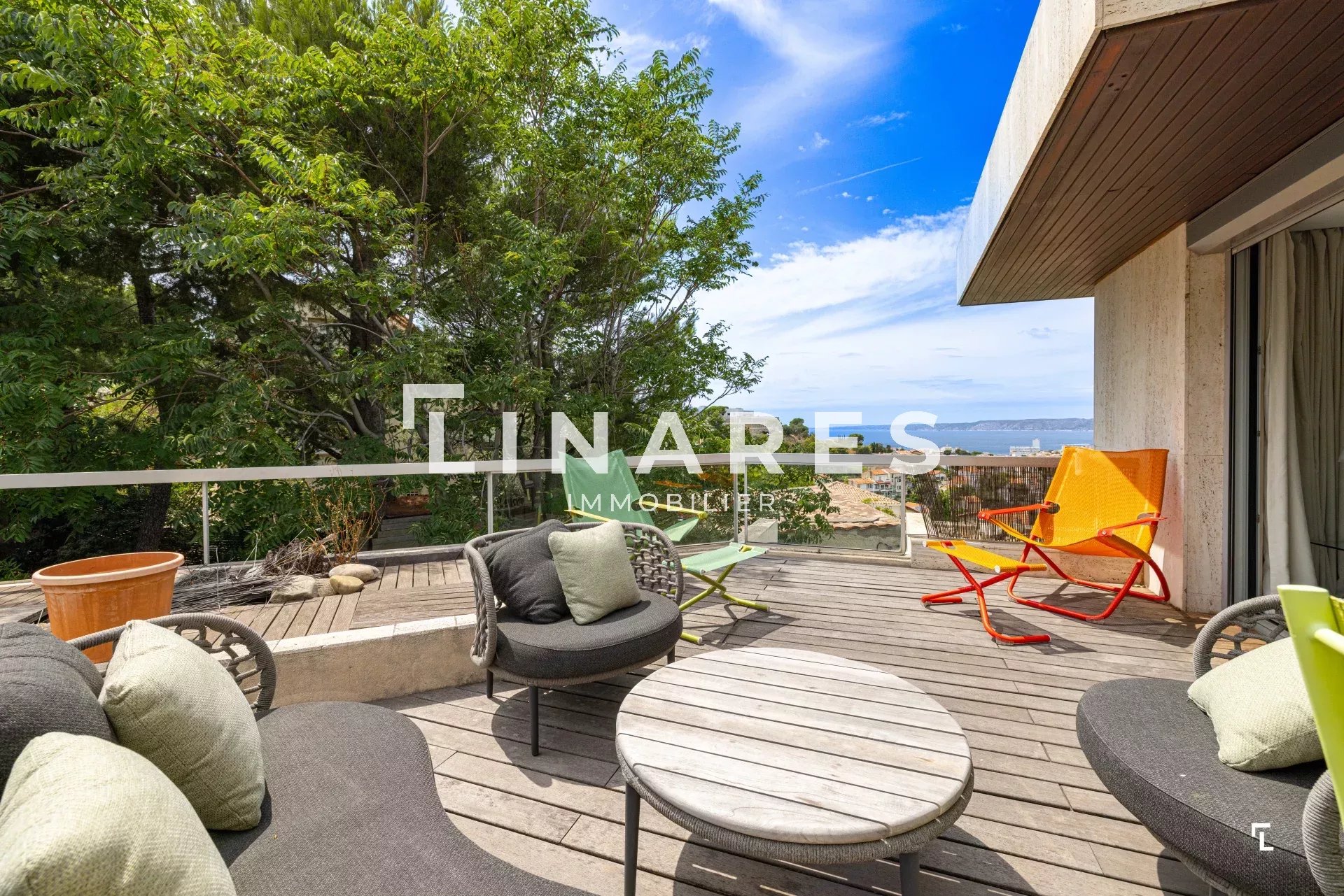 L'UNIQUE DU 7EME - Maison T8 de 313 m² + piscine + parking - 13007 Roucas Blanc