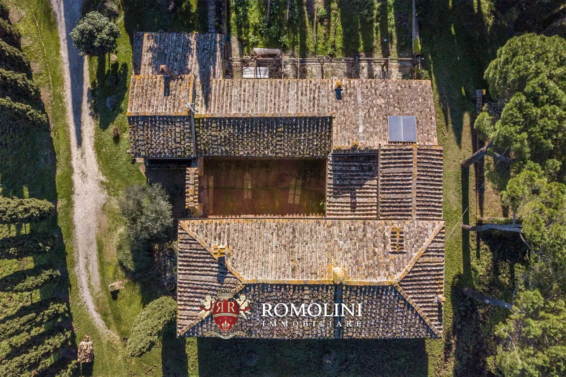 5 Bedroom Villa/Townhouse's Image 4